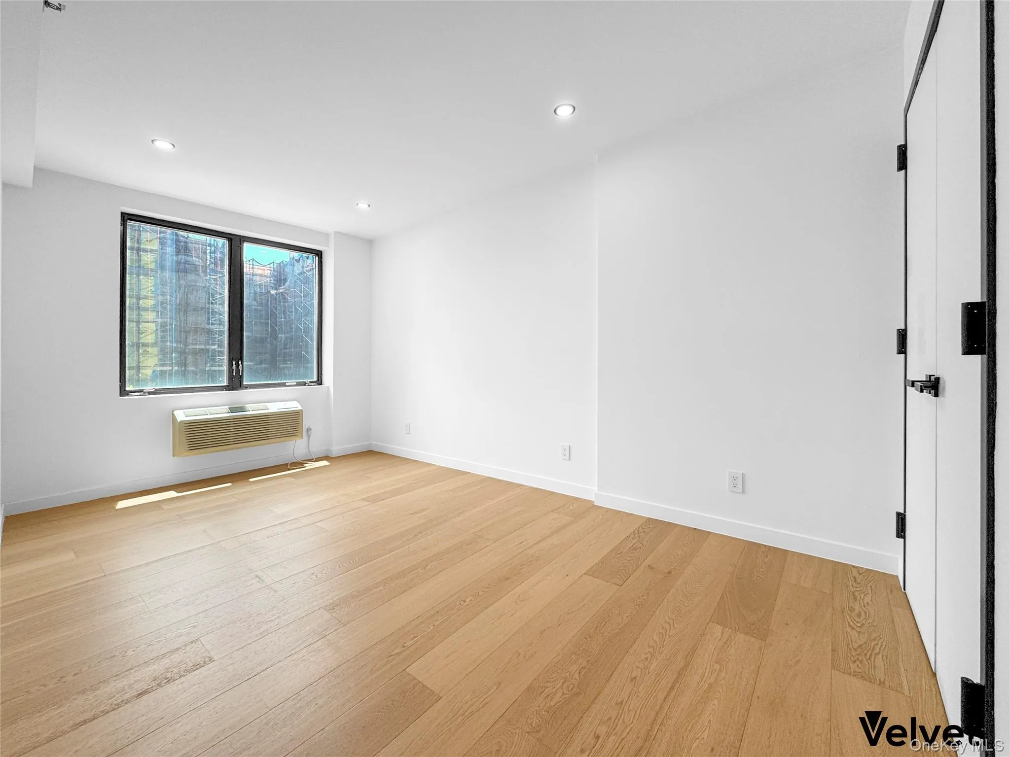 11617 Grosvenor Lane, New York, NY, 1 Bedroom Bedrooms, 3 Rooms Rooms,1 BathroomBathrooms,Residential Lease,For Rent,Grosvenor,0,1012605 11617 Grosvenor Lane, New York, NY, 1 Bedroom Bedrooms, 3 Rooms Rooms,1 BathroomBathrooms,Residential Lease,For Rent,Grosvenor,0,1012605