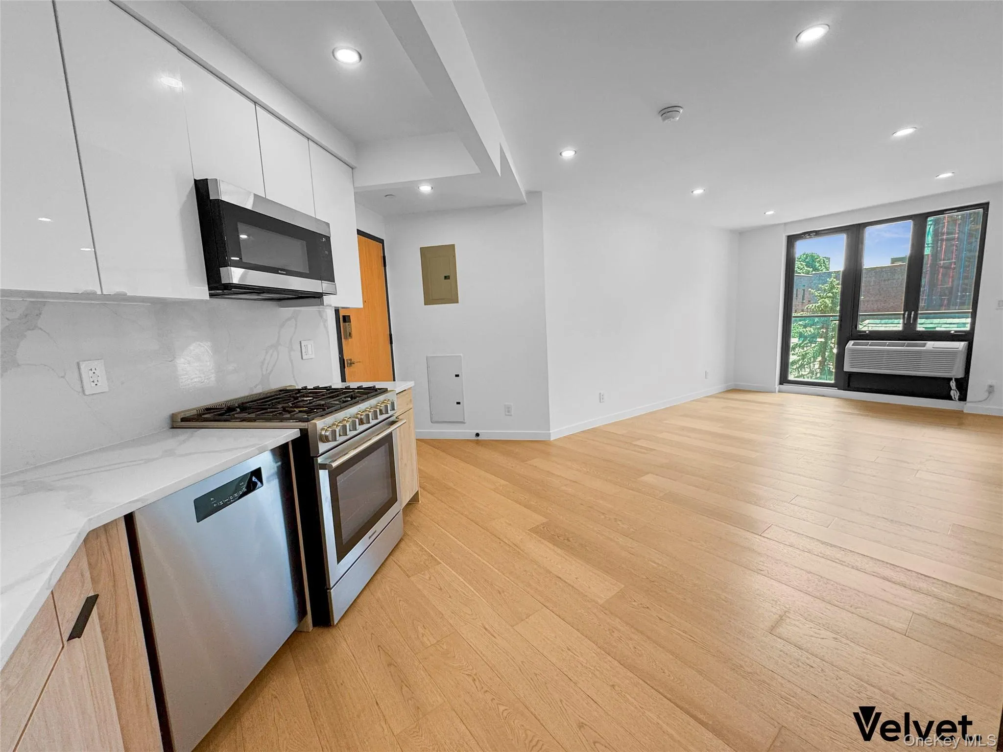 11617 Grosvenor Lane, New York, NY, 1 Bedroom Bedrooms, 3 Rooms Rooms,1 BathroomBathrooms,Residential Lease,For Rent,Grosvenor,0,1012605 11617 Grosvenor Lane, New York, NY, 1 Bedroom Bedrooms, 3 Rooms Rooms,1 BathroomBathrooms,Residential Lease,For Rent,Grosvenor,0,1012605
