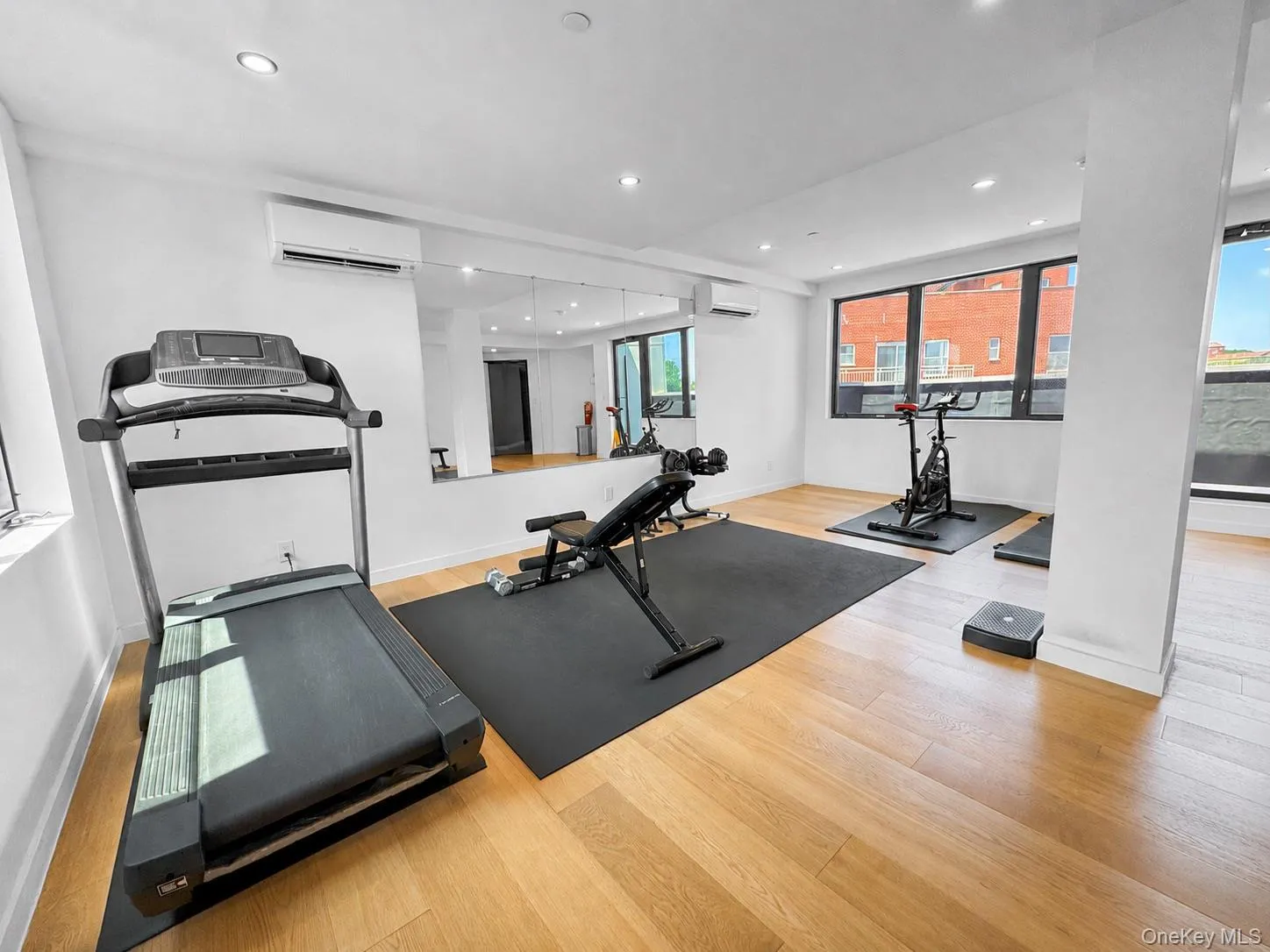 11617 Grosvenor Lane, New York, NY, 1 Bedroom Bedrooms, 3 Rooms Rooms,1 BathroomBathrooms,Residential Lease,For Rent,Grosvenor,0,1012605 11617 Grosvenor Lane, New York, NY, 1 Bedroom Bedrooms, 3 Rooms Rooms,1 BathroomBathrooms,Residential Lease,For Rent,Grosvenor,0,1012605