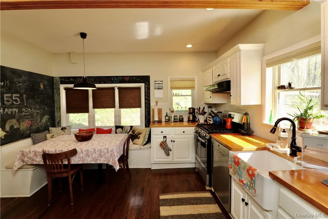 359 Cherry Street, Beacon, NY, 3 Bedrooms Bedrooms, 7 Rooms Rooms,1 BathroomBathrooms,Residential Lease,For Rent,Cherry,0,1012606 359 Cherry Street, Beacon, NY, 3 Bedrooms Bedrooms, 7 Rooms Rooms,1 BathroomBathrooms,Residential Lease,For Rent,Cherry,0,1012606
