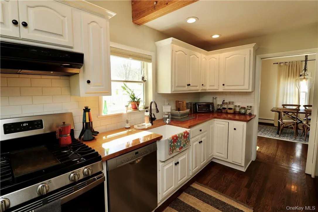 359 Cherry Street, Beacon, NY, 3 Bedrooms Bedrooms, 7 Rooms Rooms,1 BathroomBathrooms,Residential Lease,For Rent,Cherry,0,1012606 359 Cherry Street, Beacon, NY, 3 Bedrooms Bedrooms, 7 Rooms Rooms,1 BathroomBathrooms,Residential Lease,For Rent,Cherry,0,1012606
