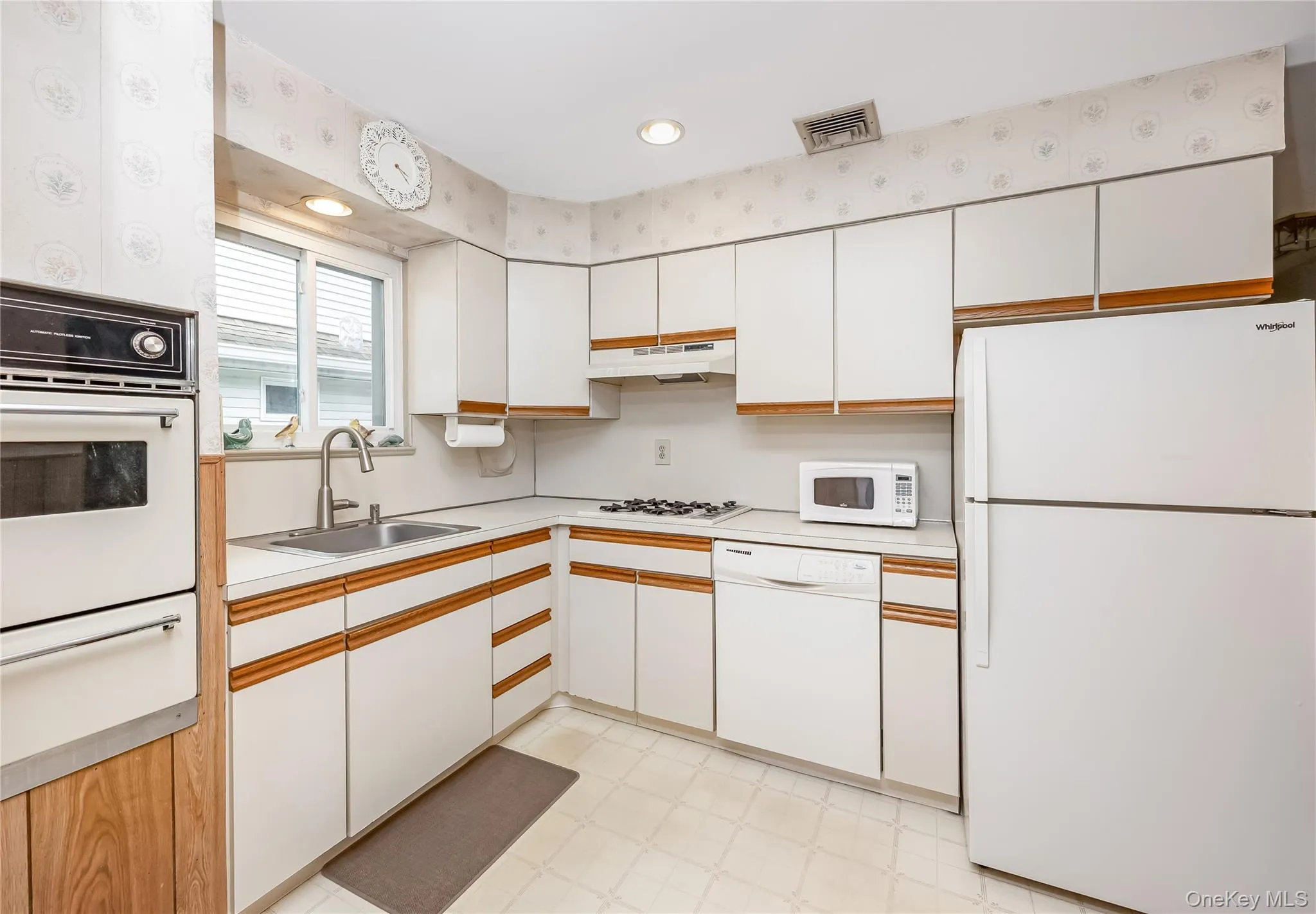 6 Center Street, Oyster Bay, NY, 3 Bedrooms Bedrooms, 6 Rooms Rooms,1 BathroomBathrooms,Residential,For Rent,Center,0,1012607 6 Center Street, Oyster Bay, NY, 3 Bedrooms Bedrooms, 6 Rooms Rooms,1 BathroomBathrooms,Residential,For Rent,Center,0,1012607