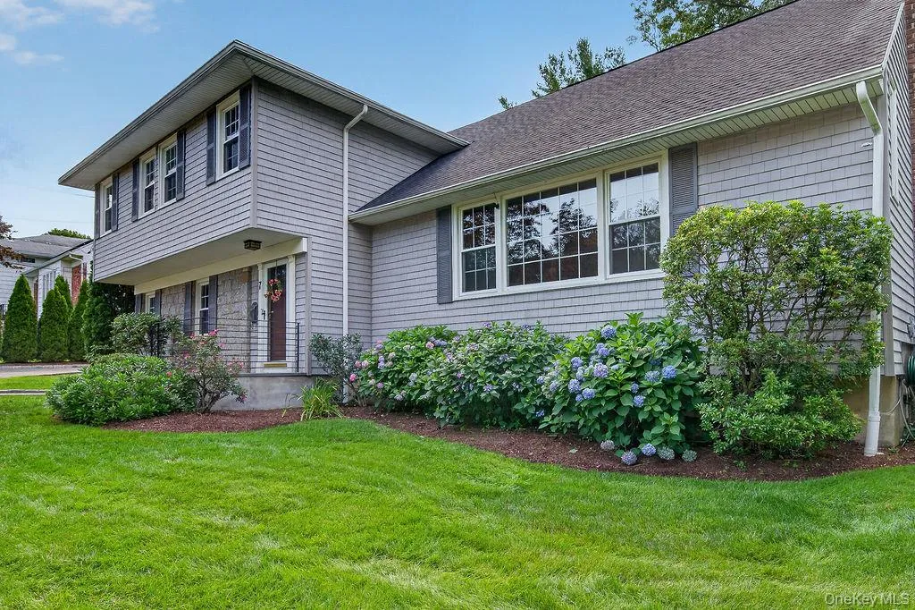PROFESSIONALLY LANDSCAPED GROUNDS PROFESSIONALLY LANDSCAPED GROUNDS