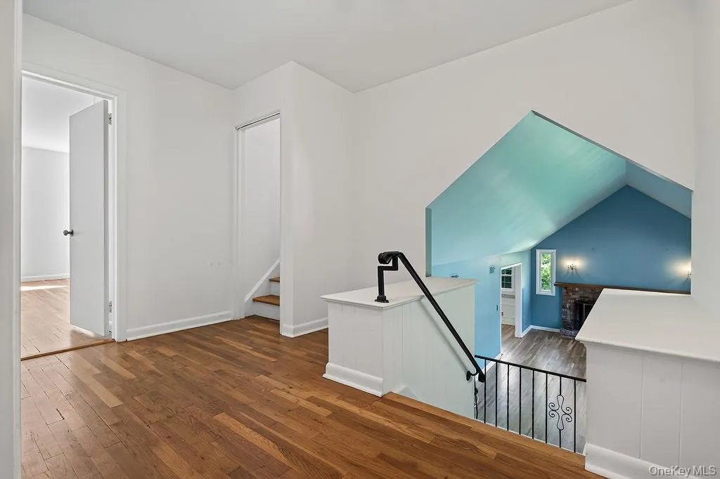 HALLWAY HARDWOOD FLOORING HALLWAY HARDWOOD FLOORING