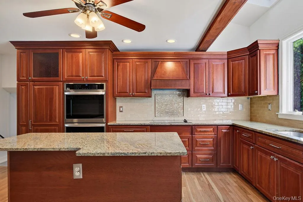 UPDATED EAT-IN KITCHEN UPDATED EAT-IN KITCHEN