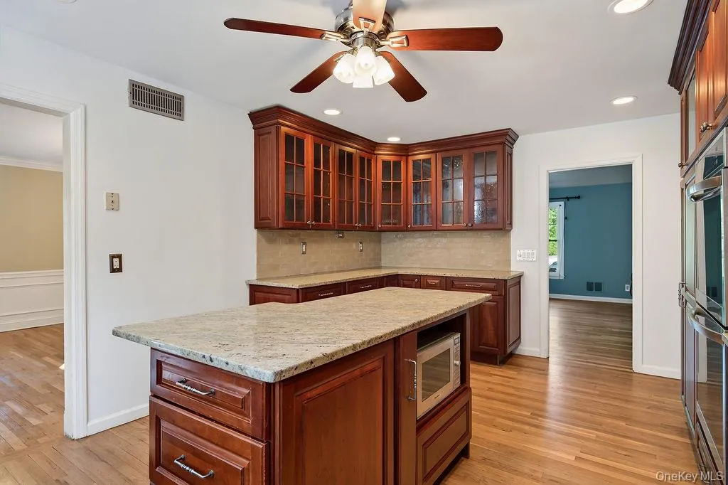 ELEGANT GRANITE COUNTER TOPS CUSTOM CENTER ISLAND ELEGANT GRANITE COUNTER TOPS CUSTOM CENTER ISLAND