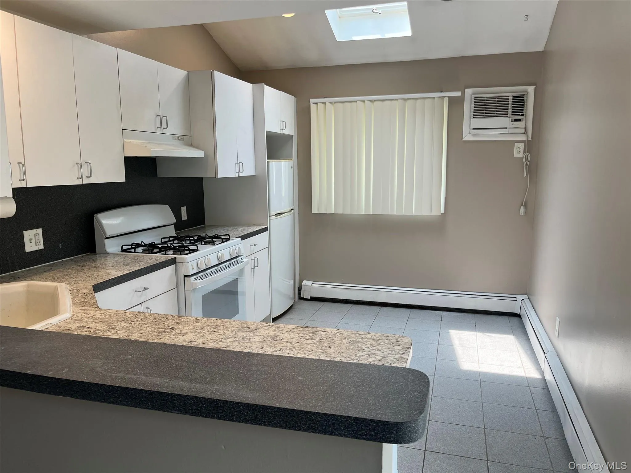 577 East Drive, Babylon, NY, 1 Bedroom Bedrooms, 4 Rooms Rooms,1 BathroomBathrooms,Residential Lease,For Rent,East,0,1012610 577 East Drive, Babylon, NY, 1 Bedroom Bedrooms, 4 Rooms Rooms,1 BathroomBathrooms,Residential Lease,For Rent,East,0,1012610