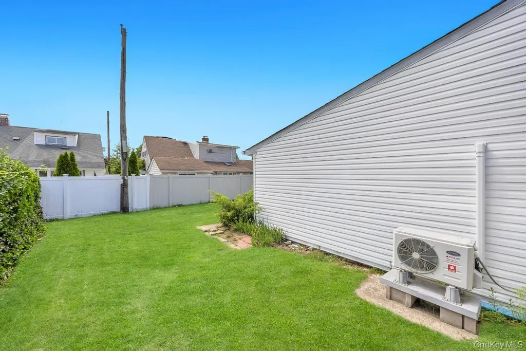 17 Skylark Lane, Hempstead, NY, 5 Bedrooms Bedrooms, 8 Rooms Rooms,2 BathroomsBathrooms,Residential,For Rent,Skylark,0,1012615 17 Skylark Lane, Hempstead, NY, 5 Bedrooms Bedrooms, 8 Rooms Rooms,2 BathroomsBathrooms,Residential,For Rent,Skylark,0,1012615