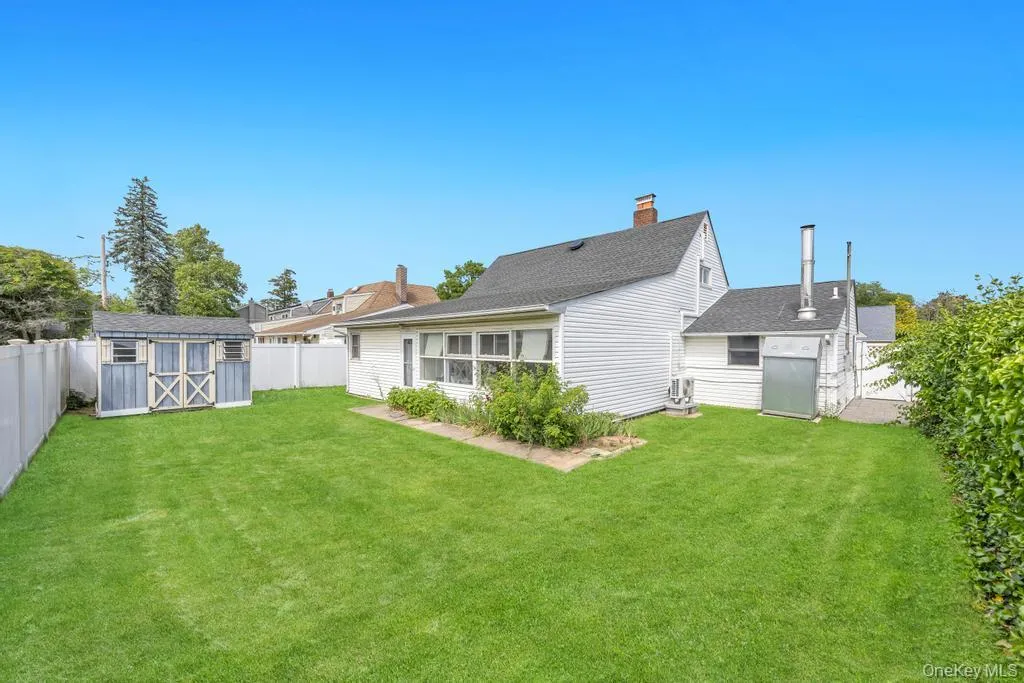 17 Skylark Lane, Hempstead, NY, 5 Bedrooms Bedrooms, 8 Rooms Rooms,2 BathroomsBathrooms,Residential,For Rent,Skylark,0,1012615 17 Skylark Lane, Hempstead, NY, 5 Bedrooms Bedrooms, 8 Rooms Rooms,2 BathroomsBathrooms,Residential,For Rent,Skylark,0,1012615