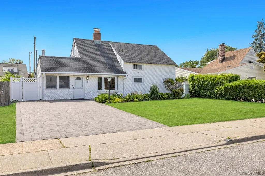 17 Skylark Lane, Hempstead, NY, 5 Bedrooms Bedrooms, 8 Rooms Rooms,2 BathroomsBathrooms,Residential,For Rent,Skylark,0,1012615 17 Skylark Lane, Hempstead, NY, 5 Bedrooms Bedrooms, 8 Rooms Rooms,2 BathroomsBathrooms,Residential,For Rent,Skylark,0,1012615