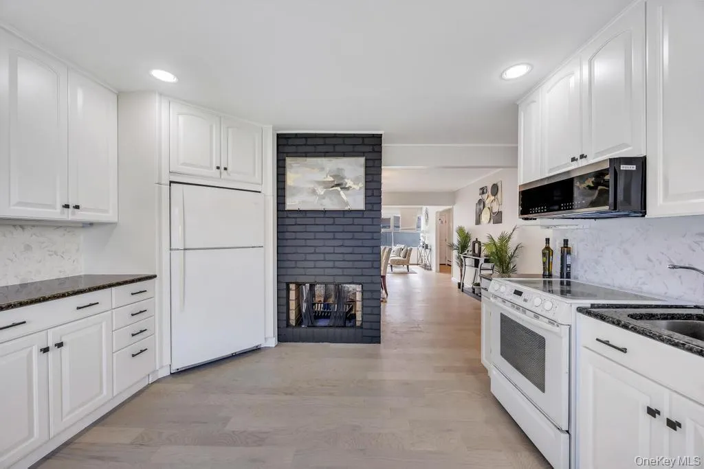 17 Skylark Lane, Hempstead, NY, 5 Bedrooms Bedrooms, 8 Rooms Rooms,2 BathroomsBathrooms,Residential,For Rent,Skylark,0,1012615 17 Skylark Lane, Hempstead, NY, 5 Bedrooms Bedrooms, 8 Rooms Rooms,2 BathroomsBathrooms,Residential,For Rent,Skylark,0,1012615