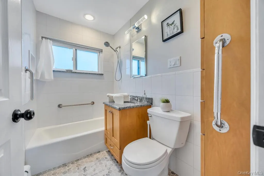 17 Skylark Lane, Hempstead, NY, 5 Bedrooms Bedrooms, 8 Rooms Rooms,2 BathroomsBathrooms,Residential,For Rent,Skylark,0,1012615 17 Skylark Lane, Hempstead, NY, 5 Bedrooms Bedrooms, 8 Rooms Rooms,2 BathroomsBathrooms,Residential,For Rent,Skylark,0,1012615
