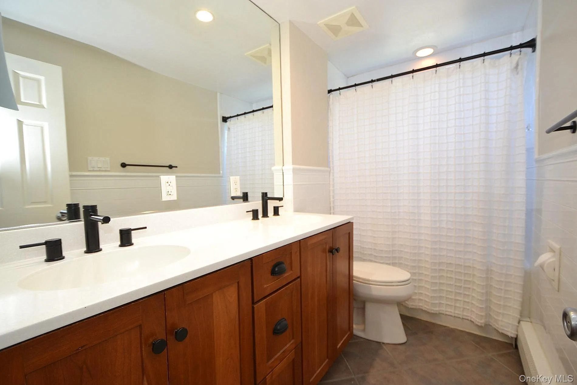 17 Wade Drive, Brookhaven, NY, 4 Bedrooms Bedrooms, 8 Rooms Rooms,1 BathroomBathrooms,Residential,For Rent,Wade,0,1012618 17 Wade Drive, Brookhaven, NY, 4 Bedrooms Bedrooms, 8 Rooms Rooms,1 BathroomBathrooms,Residential,For Rent,Wade,0,1012618