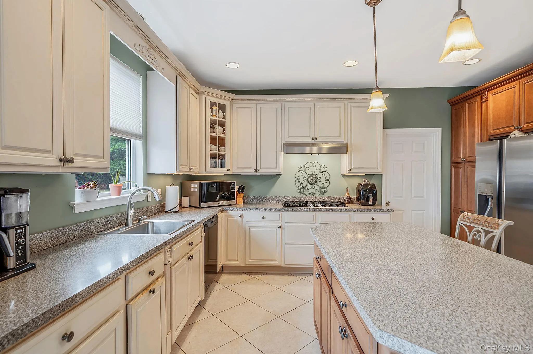 6 Westover Court, Brookhaven, NY, 5 Bedrooms Bedrooms, 12 Rooms Rooms,3 BathroomsBathrooms,Residential,For Rent,Westover,0,KEY1012630 6 Westover Court, Brookhaven, NY, 5 Bedrooms Bedrooms, 12 Rooms Rooms,3 BathroomsBathrooms,Residential,For Rent,Westover,0,KEY1012630
