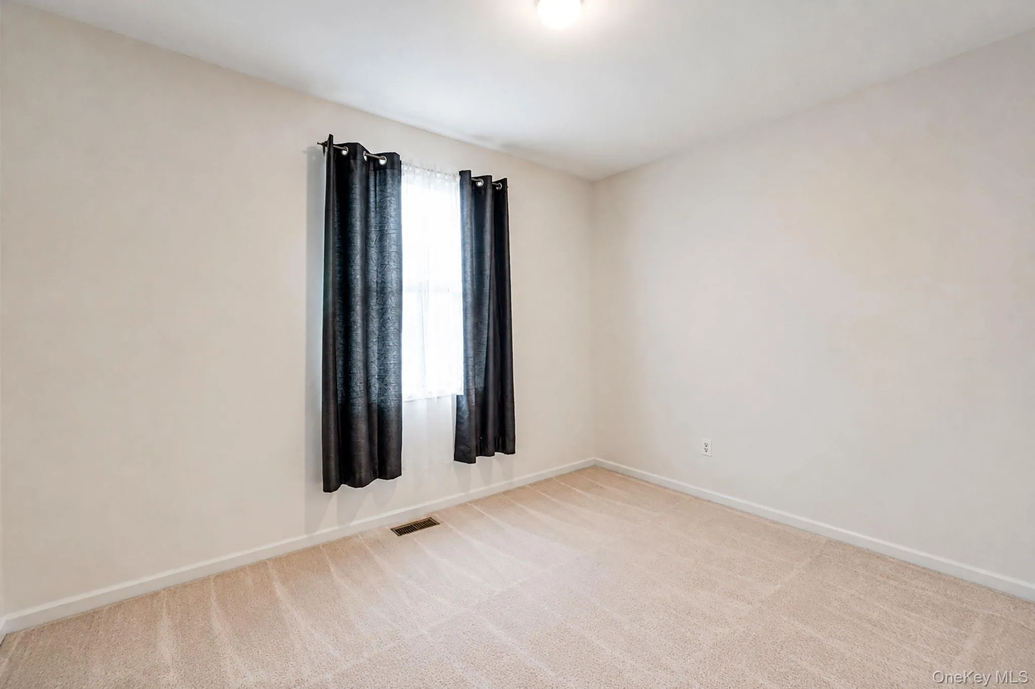 6 Westover Court, Brookhaven, NY, 5 Bedrooms Bedrooms, 12 Rooms Rooms,3 BathroomsBathrooms,Residential,For Rent,Westover,0,KEY1012630 6 Westover Court, Brookhaven, NY, 5 Bedrooms Bedrooms, 12 Rooms Rooms,3 BathroomsBathrooms,Residential,For Rent,Westover,0,KEY1012630