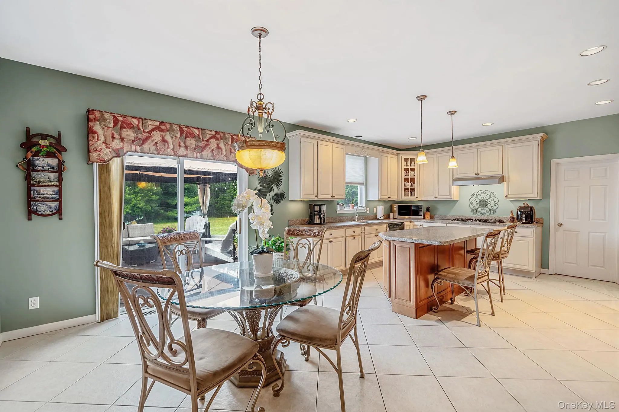 6 Westover Court, Brookhaven, NY, 5 Bedrooms Bedrooms, 12 Rooms Rooms,3 BathroomsBathrooms,Residential,For Rent,Westover,0,KEY1012630 6 Westover Court, Brookhaven, NY, 5 Bedrooms Bedrooms, 12 Rooms Rooms,3 BathroomsBathrooms,Residential,For Rent,Westover,0,KEY1012630