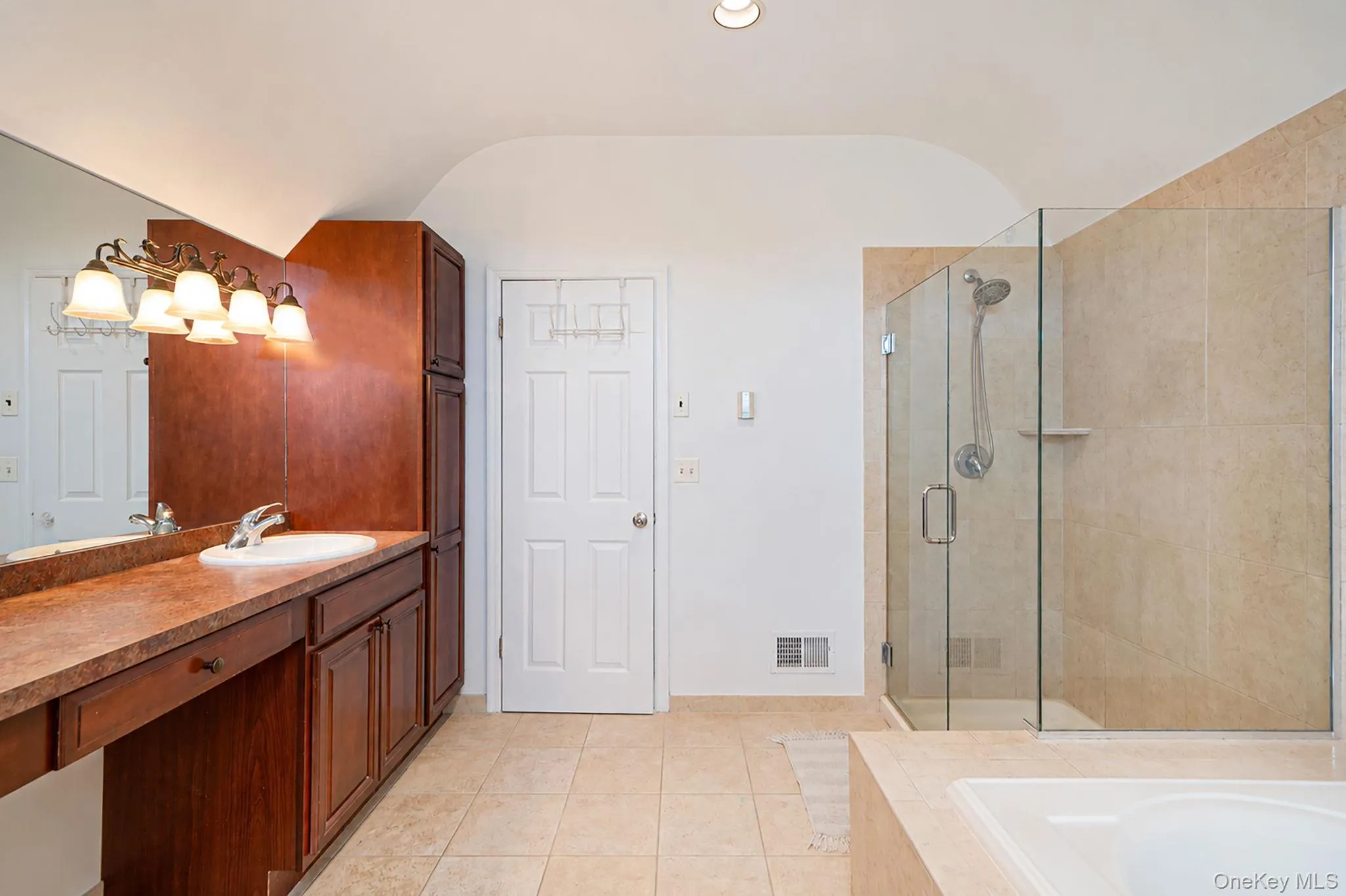 6 Westover Court, Brookhaven, NY, 5 Bedrooms Bedrooms, 12 Rooms Rooms,3 BathroomsBathrooms,Residential,For Rent,Westover,0,KEY1012630 6 Westover Court, Brookhaven, NY, 5 Bedrooms Bedrooms, 12 Rooms Rooms,3 BathroomsBathrooms,Residential,For Rent,Westover,0,KEY1012630