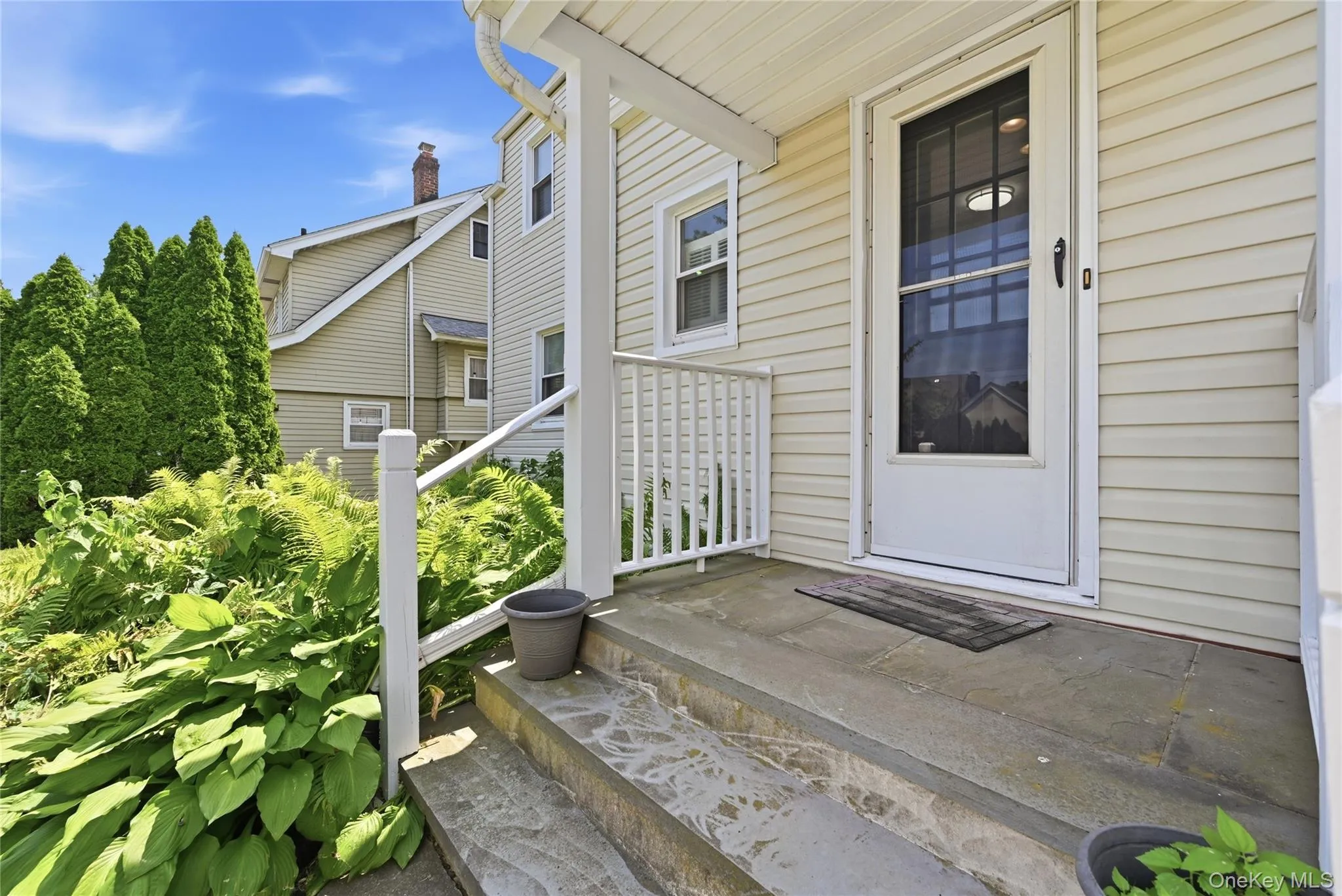 Door from kitchen provides easy access to the beautiful yard! Door from kitchen provides easy access to the beautiful yard!