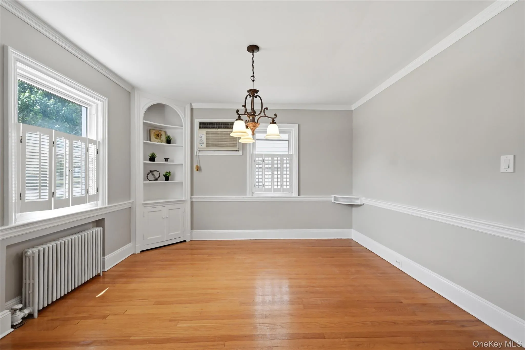 Formal dining room (11'8" x 12') Formal dining room (11'8" x 12')