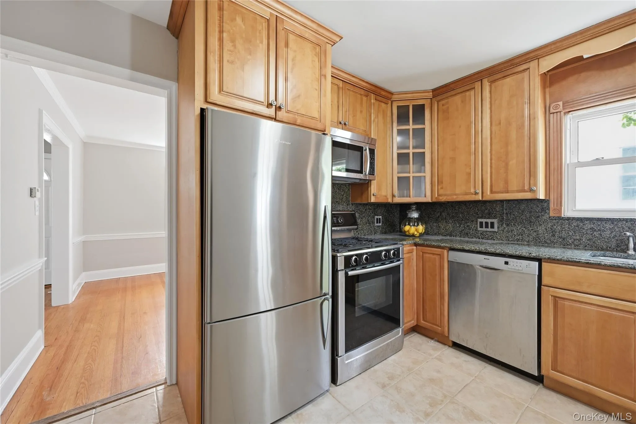 Enjoy stainless steel appliances. Enjoy stainless steel appliances.