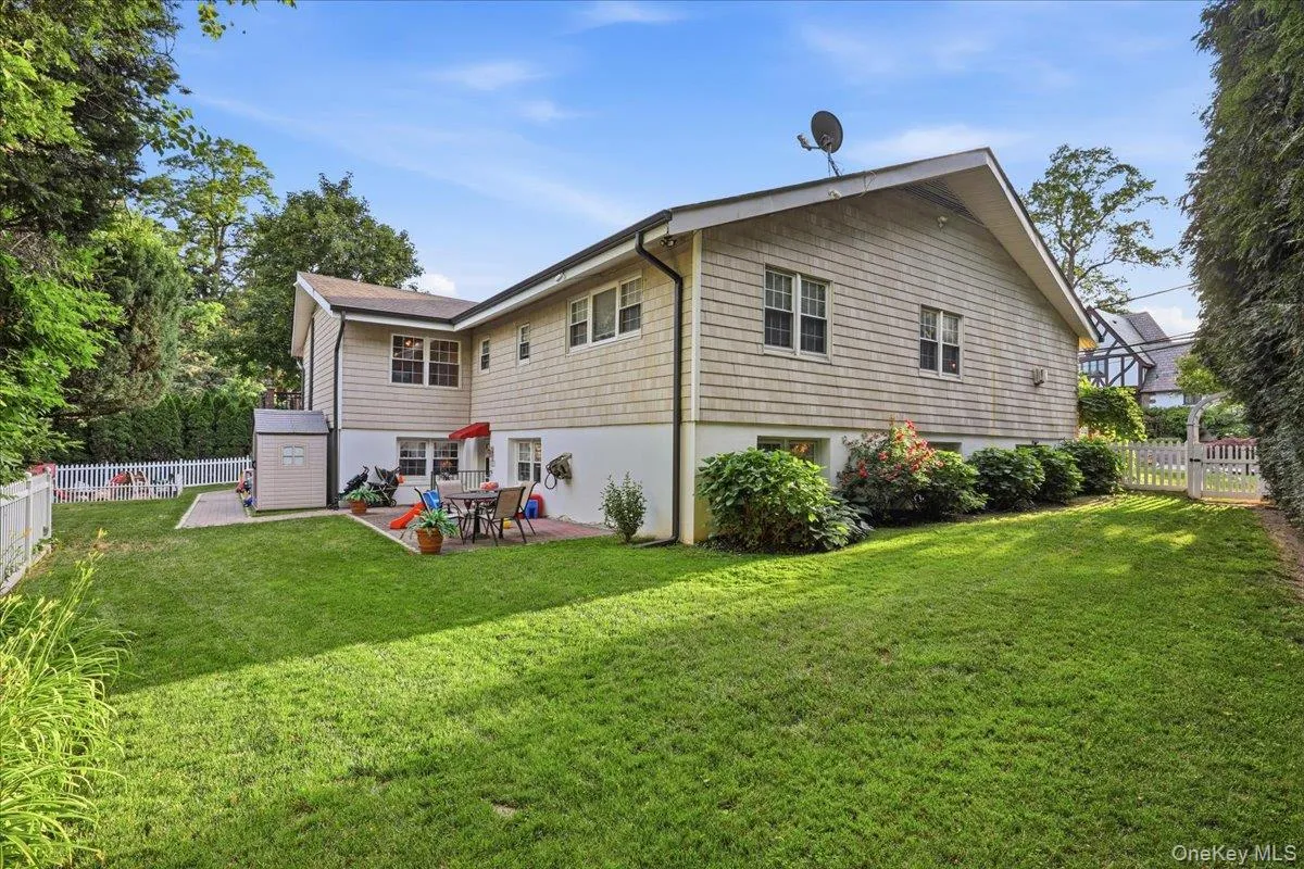 1 Interlaken Drive, Eastchester, NY, 5 Bedrooms Bedrooms, 10 Rooms Rooms,3 BathroomsBathrooms,Residential,For Rent,Interlaken,0,1012634 1 Interlaken Drive, Eastchester, NY, 5 Bedrooms Bedrooms, 10 Rooms Rooms,3 BathroomsBathrooms,Residential,For Rent,Interlaken,0,1012634