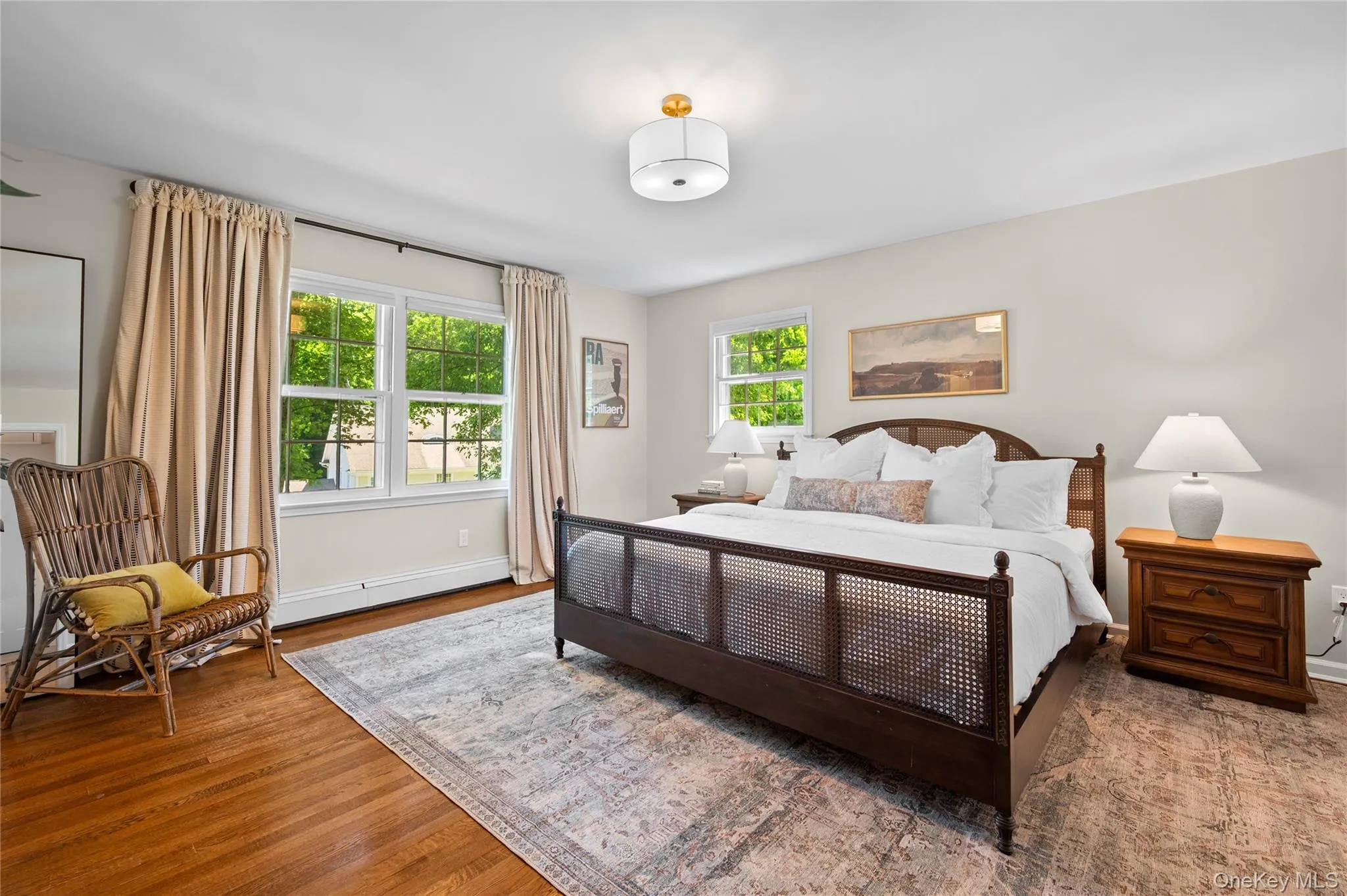 Bright primary bedroom with private ensuite, creating a relaxing retreat. Bright primary bedroom with private ensuite, creating a relaxing retreat.