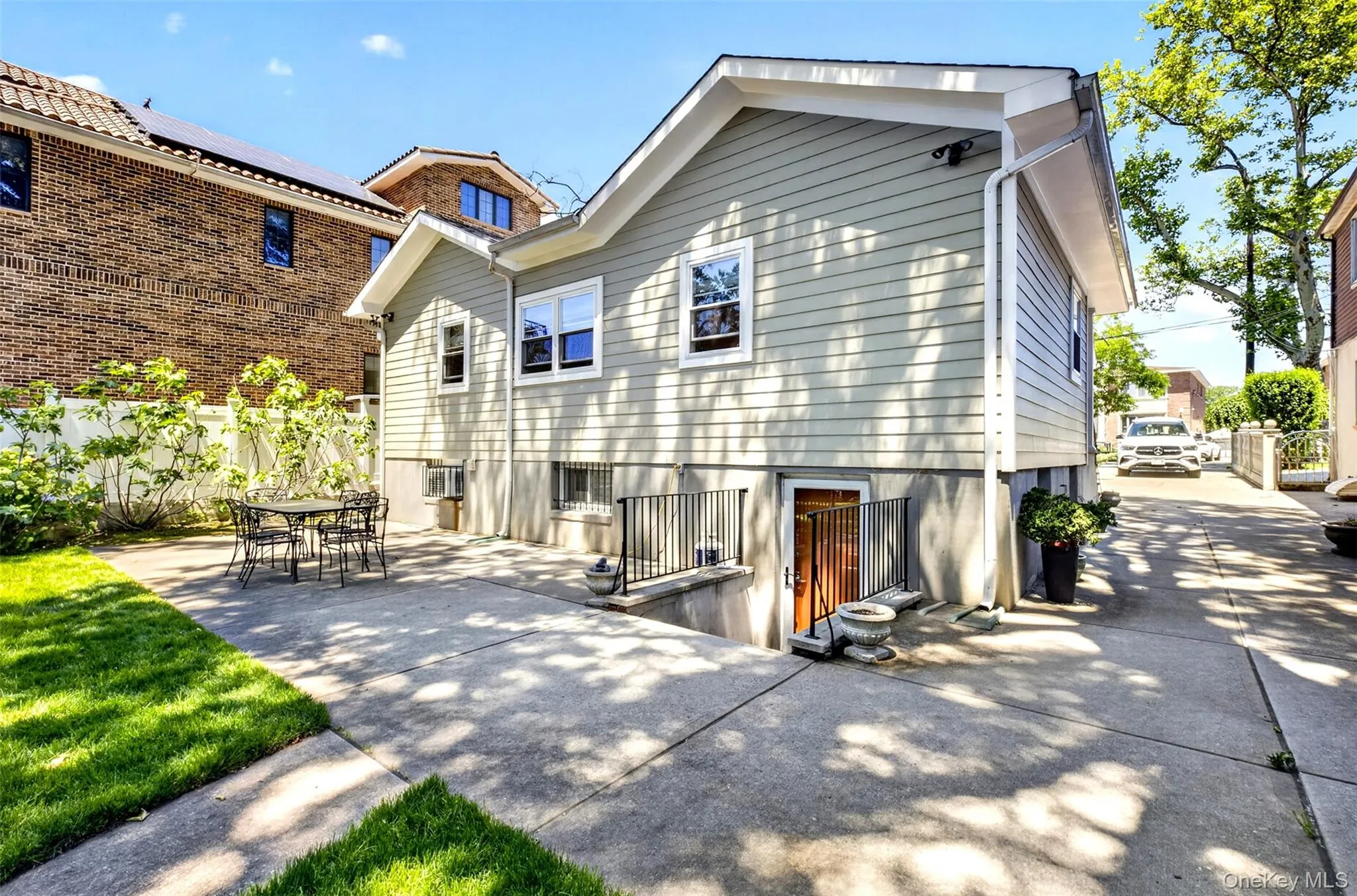 146-24 Bayside Avenue, New York, NY, 4 Bedrooms Bedrooms, 8 Rooms Rooms,3 BathroomsBathrooms,Residential,For Rent,Bayside,0,1012654 146-24 Bayside Avenue, New York, NY, 4 Bedrooms Bedrooms, 8 Rooms Rooms,3 BathroomsBathrooms,Residential,For Rent,Bayside,0,1012654