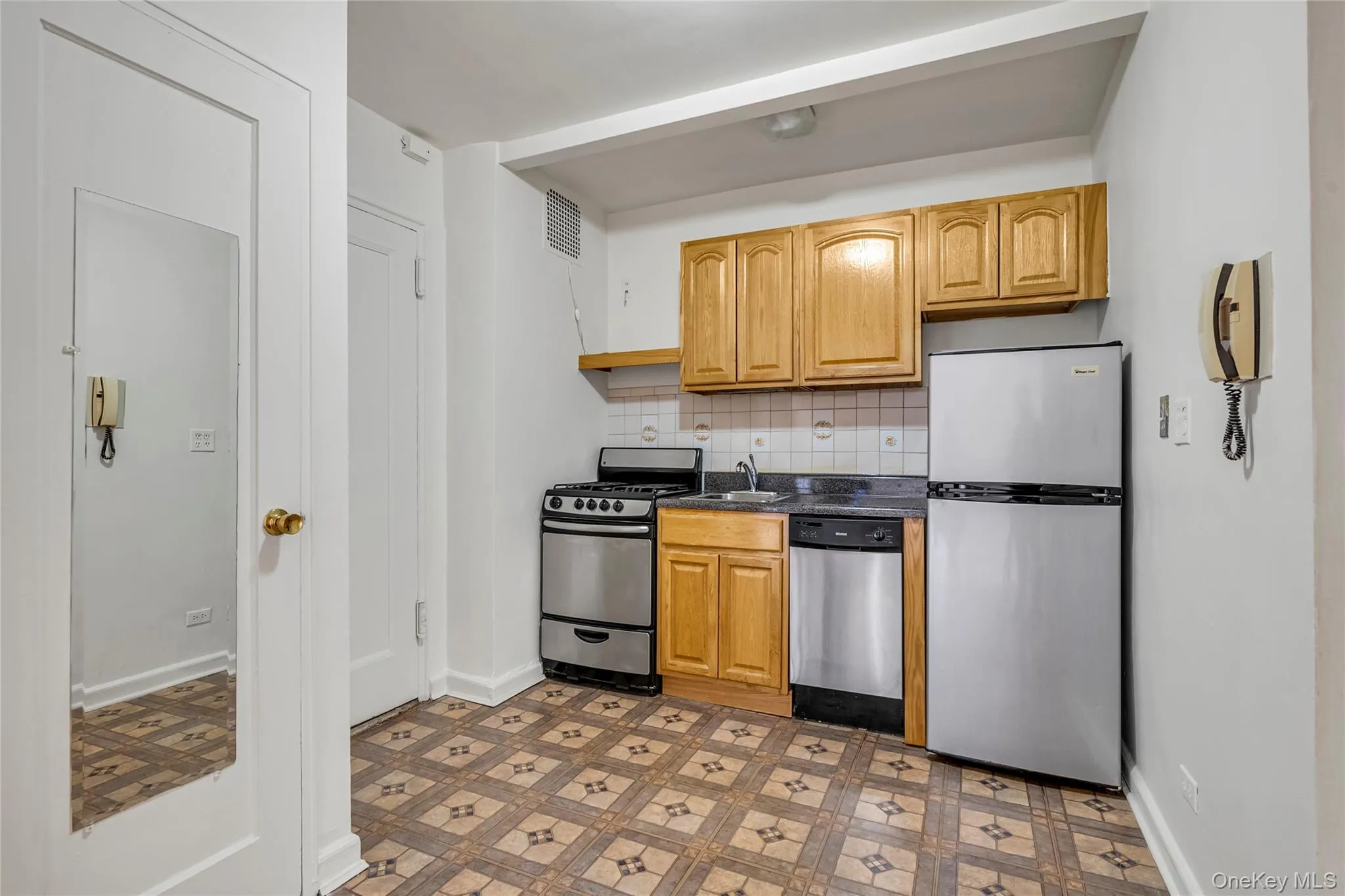 9963 66 Avenue, New York, NY, 1 Bedroom Bedrooms, 3 Rooms Rooms,1 BathroomBathrooms,Residential,For Rent,66,0,1012657 9963 66 Avenue, New York, NY, 1 Bedroom Bedrooms, 3 Rooms Rooms,1 BathroomBathrooms,Residential,For Rent,66,0,1012657