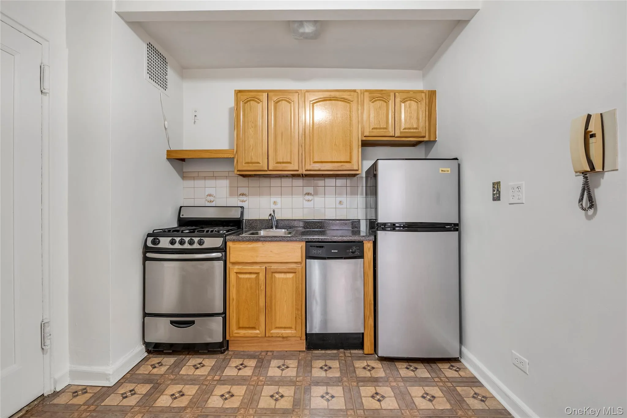 9963 66 Avenue, New York, NY, 1 Bedroom Bedrooms, 3 Rooms Rooms,1 BathroomBathrooms,Residential,For Rent,66,0,1012657 9963 66 Avenue, New York, NY, 1 Bedroom Bedrooms, 3 Rooms Rooms,1 BathroomBathrooms,Residential,For Rent,66,0,1012657