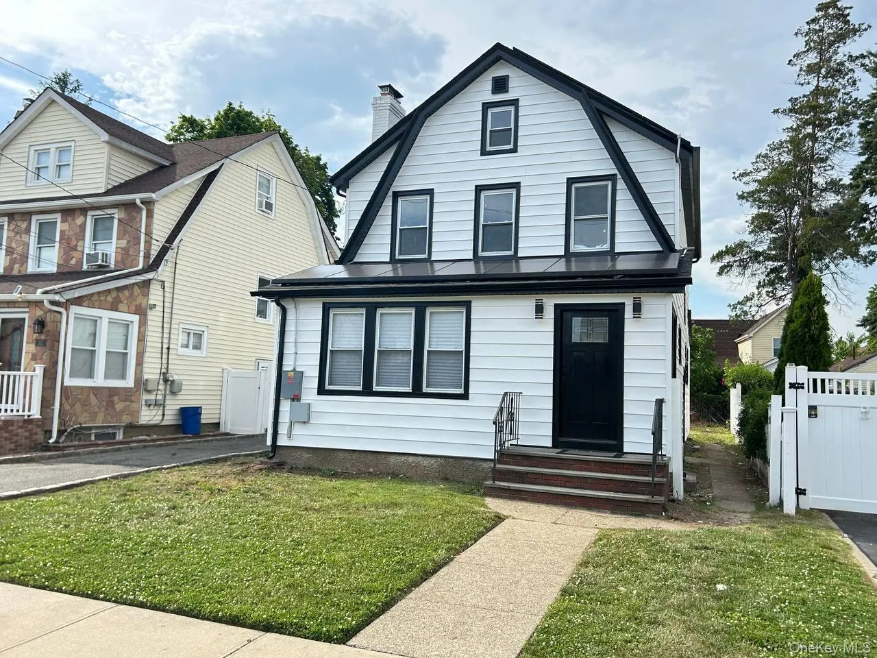 109 Leverich Street, Hempstead, NY, 4 Bedrooms Bedrooms, 11 Rooms Rooms,3 BathroomsBathrooms,Residential,For Rent,Leverich,0,1012666 109 Leverich Street, Hempstead, NY, 4 Bedrooms Bedrooms, 11 Rooms Rooms,3 BathroomsBathrooms,Residential,For Rent,Leverich,0,1012666