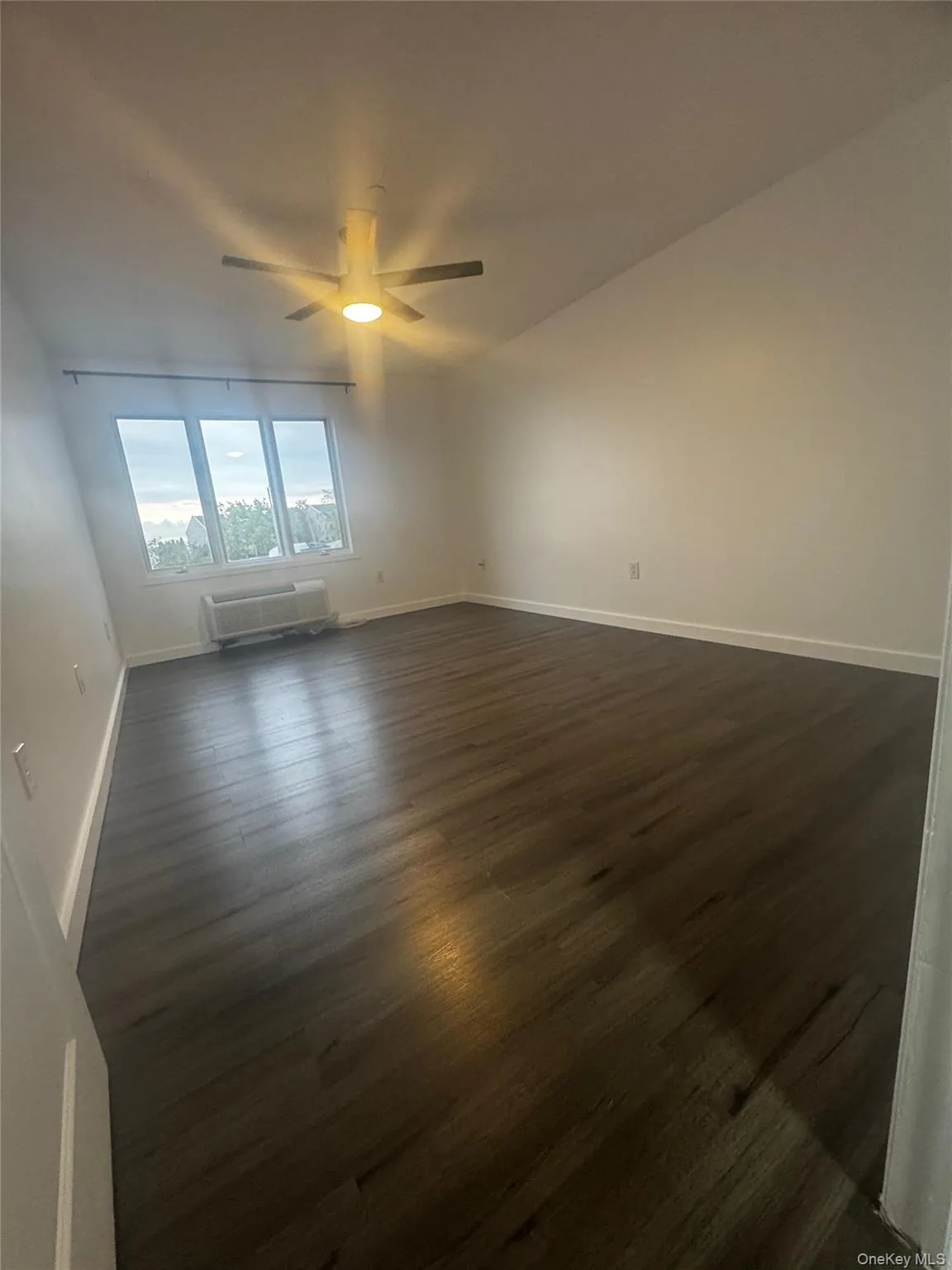1490 Outlook Avenue, New York, NY, 1 Bedroom Bedrooms, 3 Rooms Rooms,1 BathroomBathrooms,Residential Lease,For Rent,Outlook,0,1012670 1490 Outlook Avenue, New York, NY, 1 Bedroom Bedrooms, 3 Rooms Rooms,1 BathroomBathrooms,Residential Lease,For Rent,Outlook,0,1012670