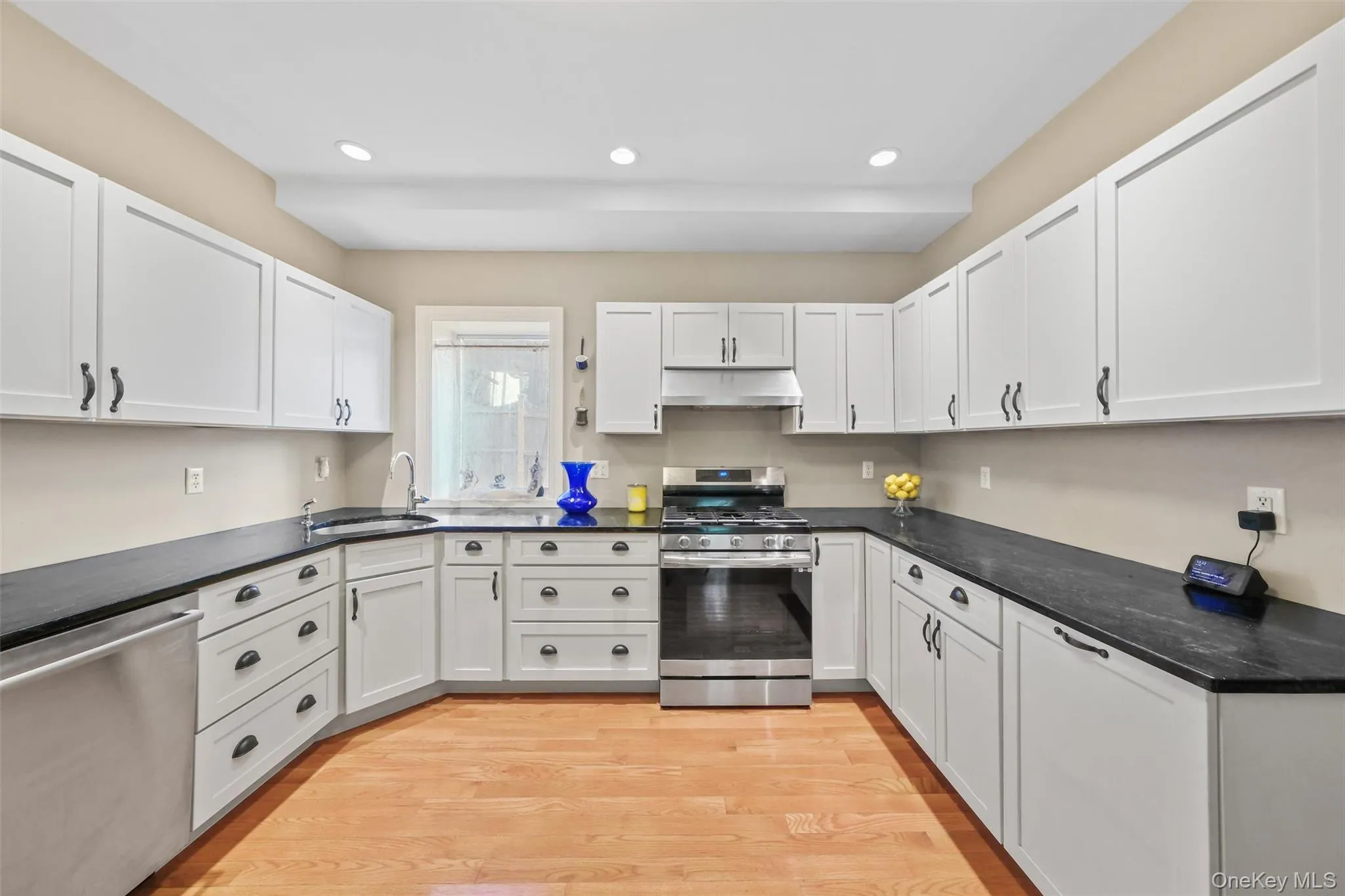 86 West Street, Warwick (town), NY, 4 Bedrooms Bedrooms, 9 Rooms Rooms,2 BathroomsBathrooms,Residential Lease,For Rent,West,0,1012671 86 West Street, Warwick (town), NY, 4 Bedrooms Bedrooms, 9 Rooms Rooms,2 BathroomsBathrooms,Residential Lease,For Rent,West,0,1012671