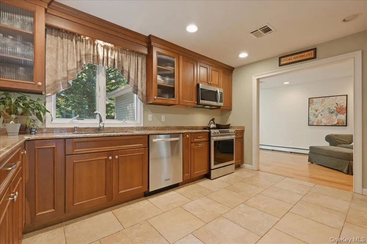 32 Scenic Hills Drive, Brookhaven, NY, 3 Bedrooms Bedrooms, 7 Rooms Rooms,1 BathroomBathrooms,Residential,For Rent,Scenic Hills,0,1012677 32 Scenic Hills Drive, Brookhaven, NY, 3 Bedrooms Bedrooms, 7 Rooms Rooms,1 BathroomBathrooms,Residential,For Rent,Scenic Hills,0,1012677
