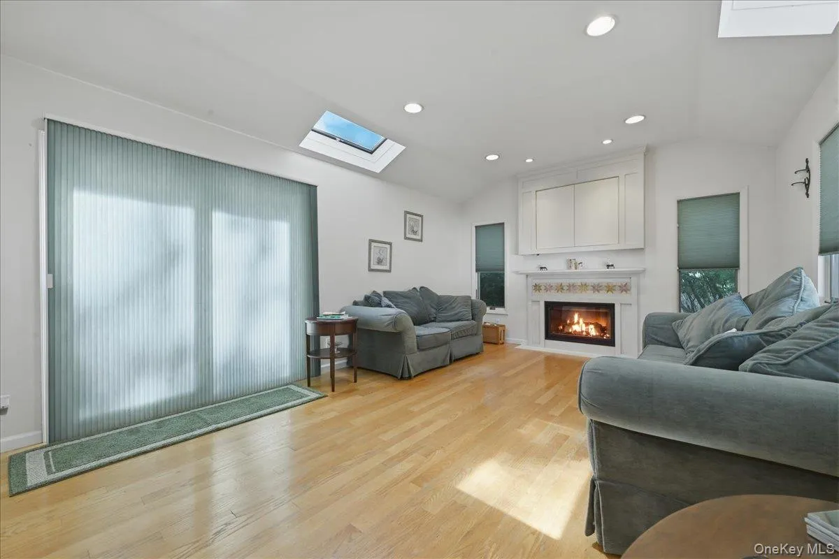 32 Scenic Hills Drive, Brookhaven, NY, 3 Bedrooms Bedrooms, 7 Rooms Rooms,1 BathroomBathrooms,Residential,For Rent,Scenic Hills,0,1012677 32 Scenic Hills Drive, Brookhaven, NY, 3 Bedrooms Bedrooms, 7 Rooms Rooms,1 BathroomBathrooms,Residential,For Rent,Scenic Hills,0,1012677
