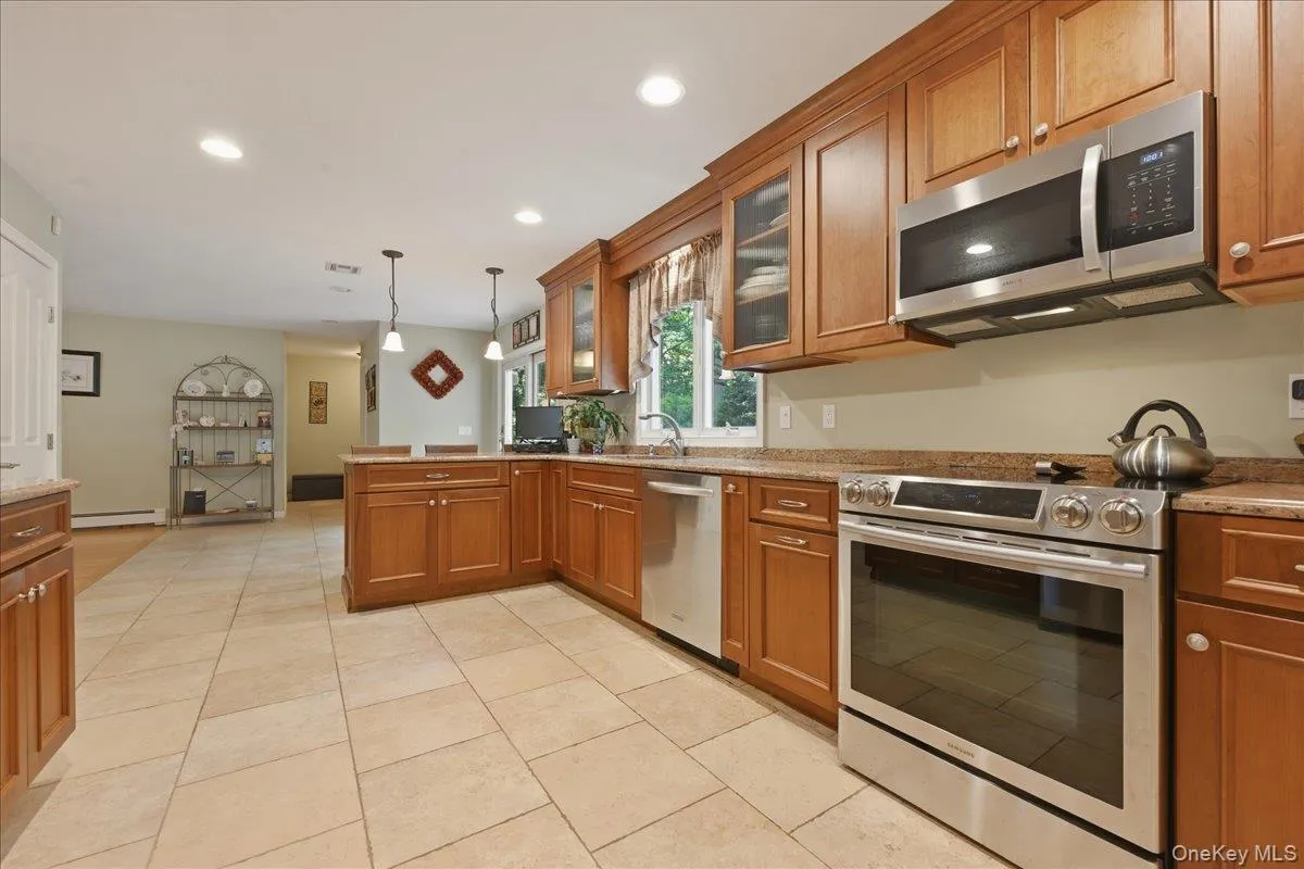 32 Scenic Hills Drive, Brookhaven, NY, 3 Bedrooms Bedrooms, 7 Rooms Rooms,1 BathroomBathrooms,Residential,For Rent,Scenic Hills,0,1012677 32 Scenic Hills Drive, Brookhaven, NY, 3 Bedrooms Bedrooms, 7 Rooms Rooms,1 BathroomBathrooms,Residential,For Rent,Scenic Hills,0,1012677
