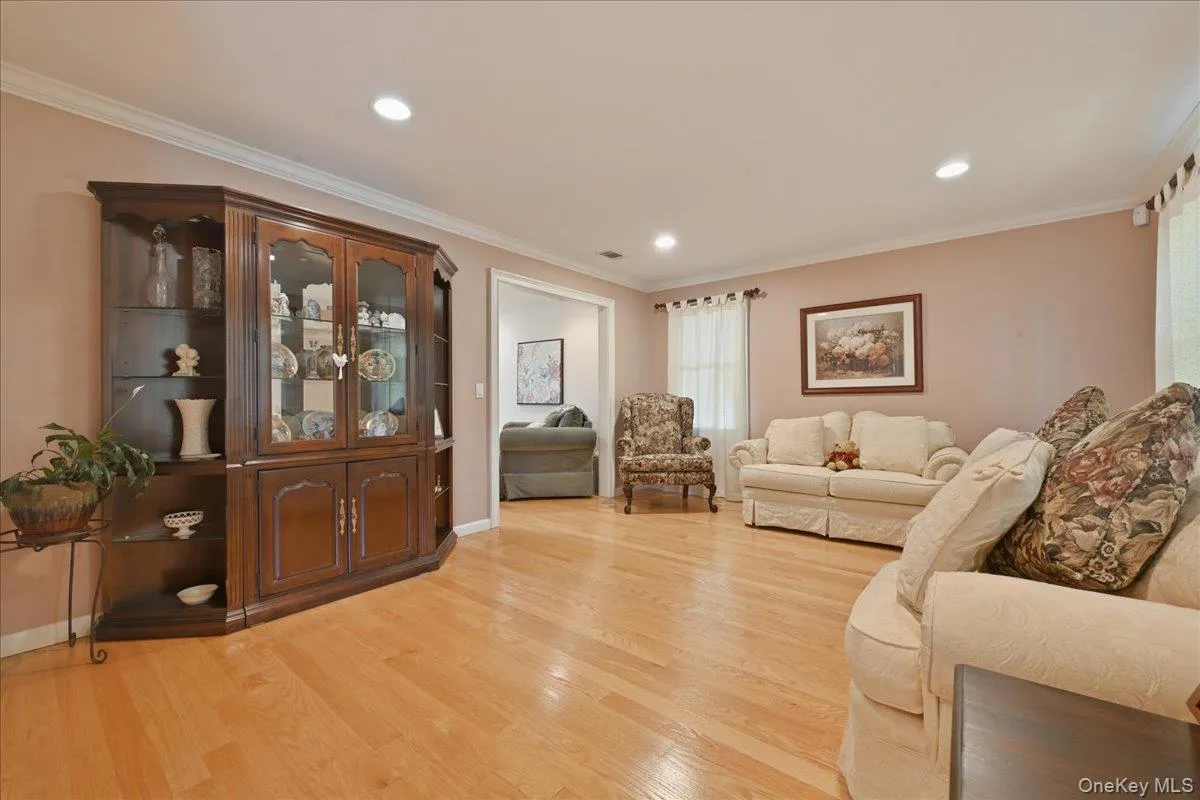 32 Scenic Hills Drive, Brookhaven, NY, 3 Bedrooms Bedrooms, 7 Rooms Rooms,1 BathroomBathrooms,Residential,For Rent,Scenic Hills,0,1012677 32 Scenic Hills Drive, Brookhaven, NY, 3 Bedrooms Bedrooms, 7 Rooms Rooms,1 BathroomBathrooms,Residential,For Rent,Scenic Hills,0,1012677