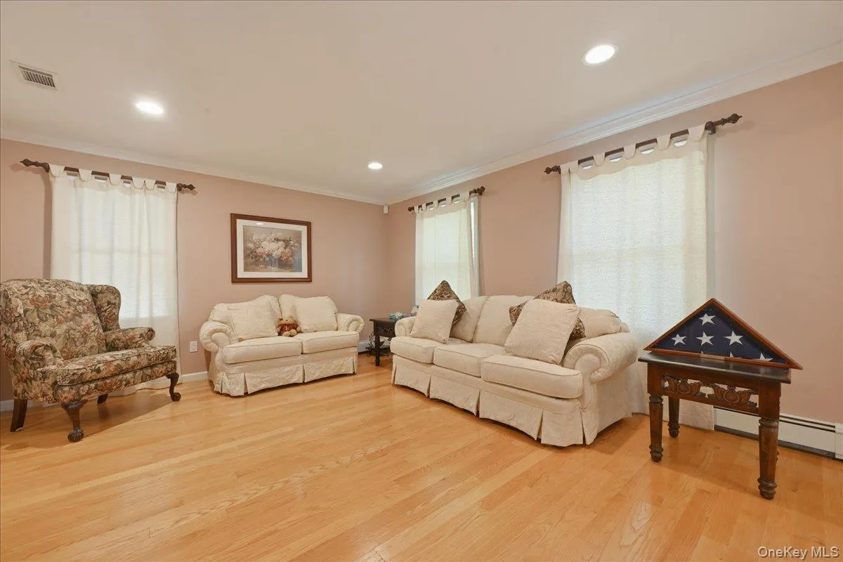 32 Scenic Hills Drive, Brookhaven, NY, 3 Bedrooms Bedrooms, 7 Rooms Rooms,1 BathroomBathrooms,Residential,For Rent,Scenic Hills,0,1012677 32 Scenic Hills Drive, Brookhaven, NY, 3 Bedrooms Bedrooms, 7 Rooms Rooms,1 BathroomBathrooms,Residential,For Rent,Scenic Hills,0,1012677