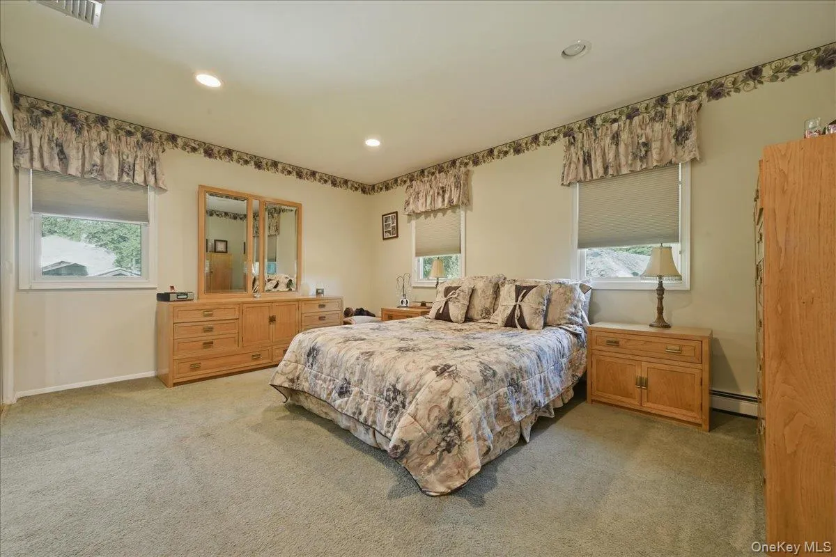 32 Scenic Hills Drive, Brookhaven, NY, 3 Bedrooms Bedrooms, 7 Rooms Rooms,1 BathroomBathrooms,Residential,For Rent,Scenic Hills,0,1012677 32 Scenic Hills Drive, Brookhaven, NY, 3 Bedrooms Bedrooms, 7 Rooms Rooms,1 BathroomBathrooms,Residential,For Rent,Scenic Hills,0,1012677