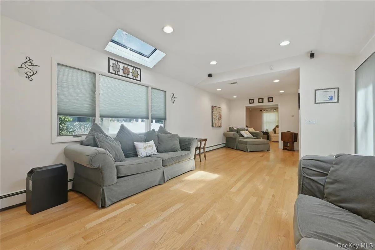 32 Scenic Hills Drive, Brookhaven, NY, 3 Bedrooms Bedrooms, 7 Rooms Rooms,1 BathroomBathrooms,Residential,For Rent,Scenic Hills,0,1012677 32 Scenic Hills Drive, Brookhaven, NY, 3 Bedrooms Bedrooms, 7 Rooms Rooms,1 BathroomBathrooms,Residential,For Rent,Scenic Hills,0,1012677