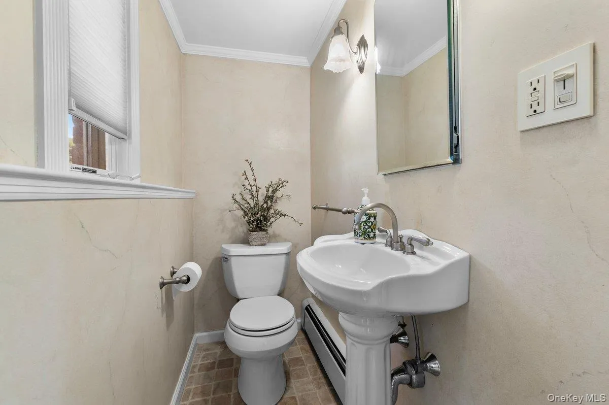 20 Pickwick Drive, Oyster Bay, NY, 3 Bedrooms Bedrooms, 7 Rooms Rooms,2 BathroomsBathrooms,Residential Lease,For Rent,Pickwick,0,1012681 20 Pickwick Drive, Oyster Bay, NY, 3 Bedrooms Bedrooms, 7 Rooms Rooms,2 BathroomsBathrooms,Residential Lease,For Rent,Pickwick,0,1012681