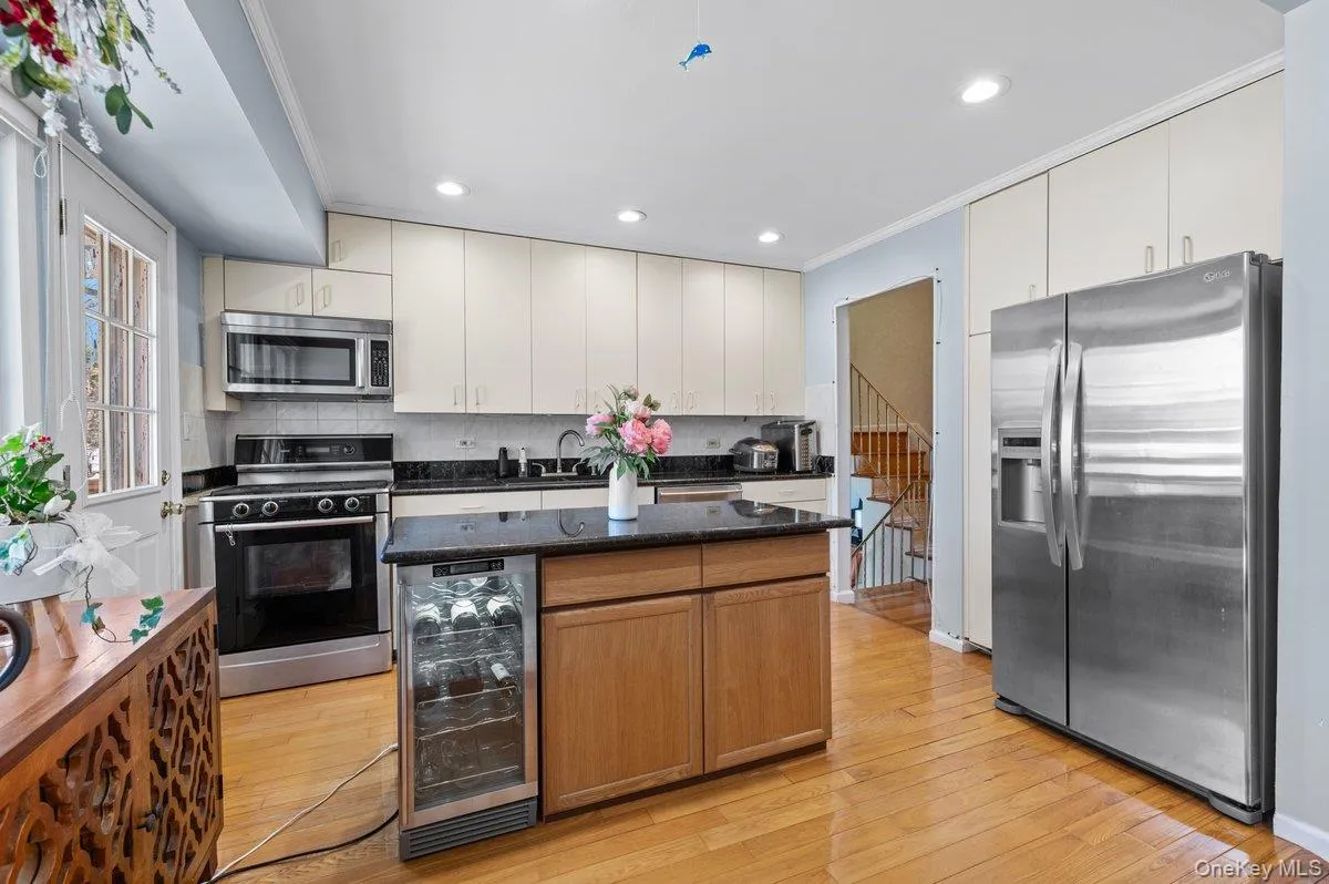 20 Pickwick Drive, Oyster Bay, NY, 3 Bedrooms Bedrooms, 7 Rooms Rooms,2 BathroomsBathrooms,Residential Lease,For Rent,Pickwick,0,1012681 20 Pickwick Drive, Oyster Bay, NY, 3 Bedrooms Bedrooms, 7 Rooms Rooms,2 BathroomsBathrooms,Residential Lease,For Rent,Pickwick,0,1012681