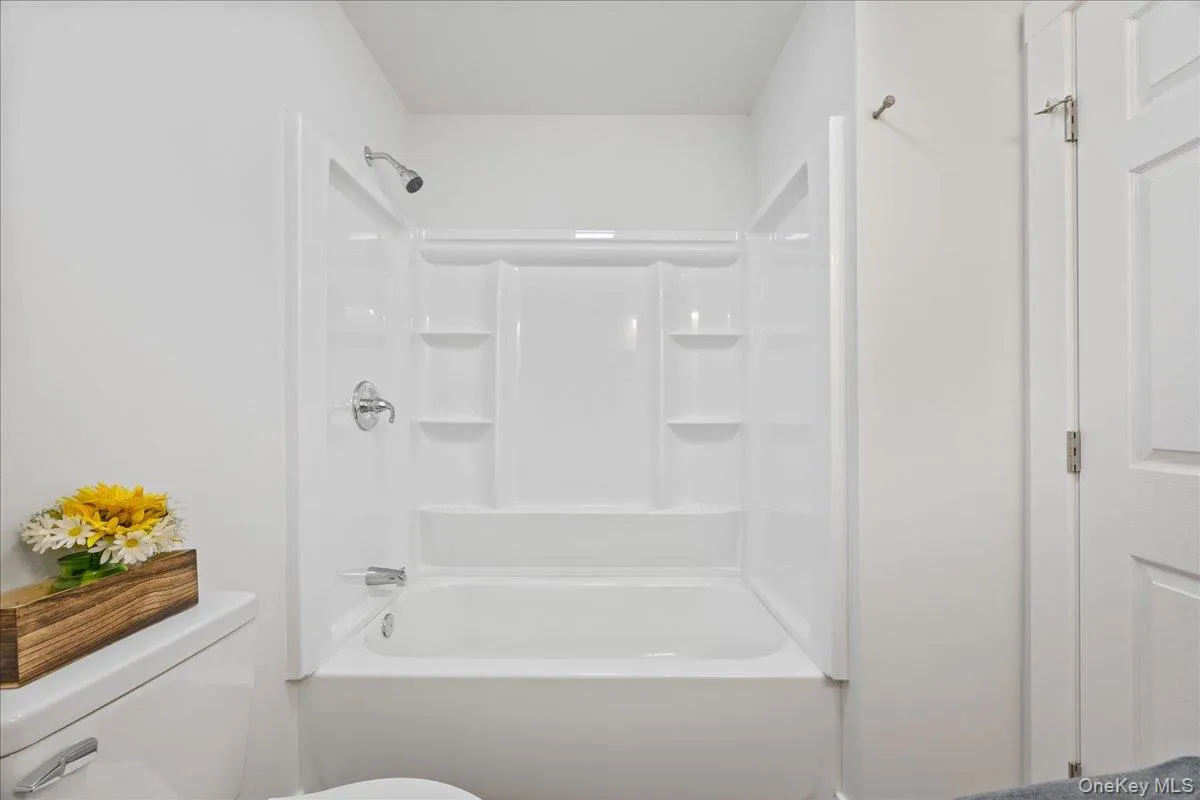 Guest bathroom. Guest bathroom.