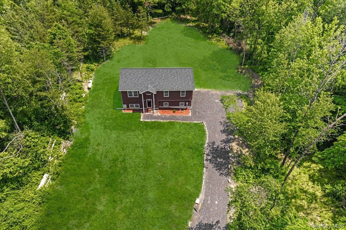 View of the property. (Yard photos are enhanced to show the potential after seeding). View of the property. (Yard photos are enhanced to show the potential after seeding).