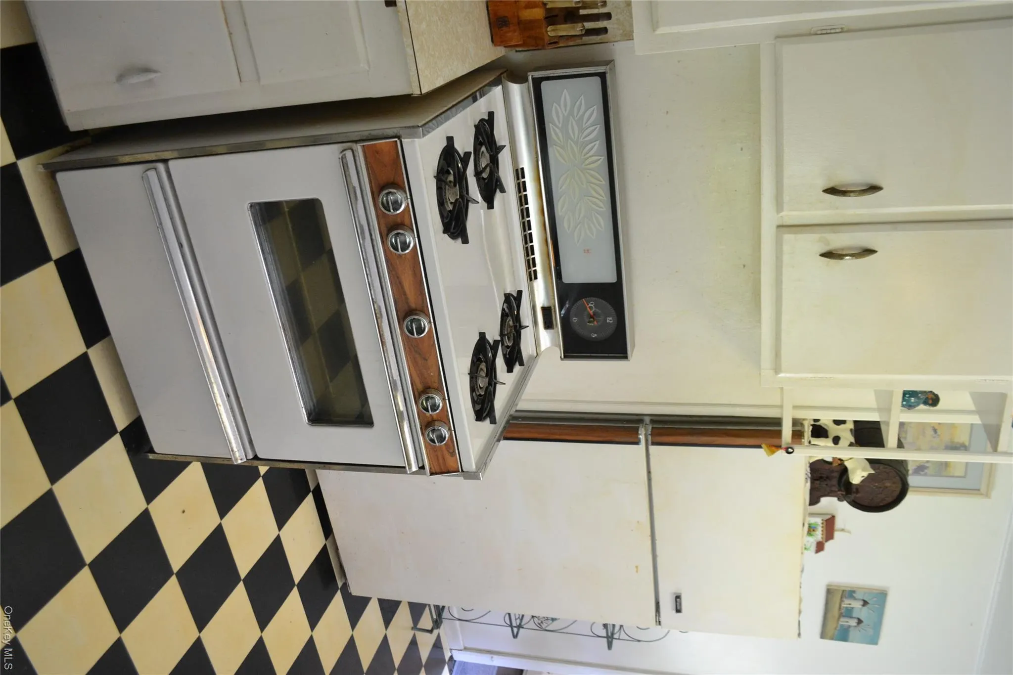 Gas range and refrigerator Gas range and refrigerator