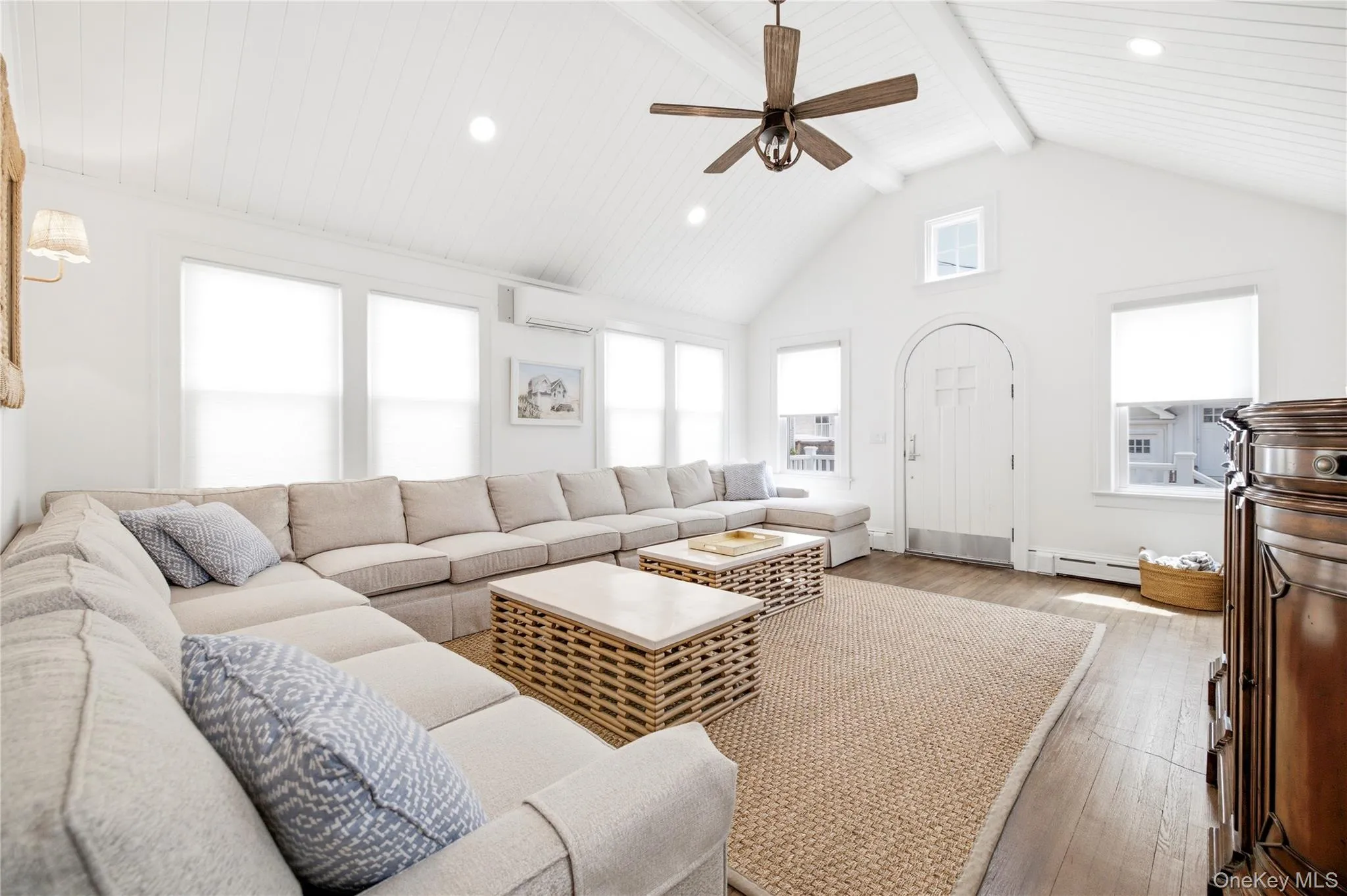 WOW! Amazing Space - Extra High Ceilings WOW! Amazing Space - Extra High Ceilings