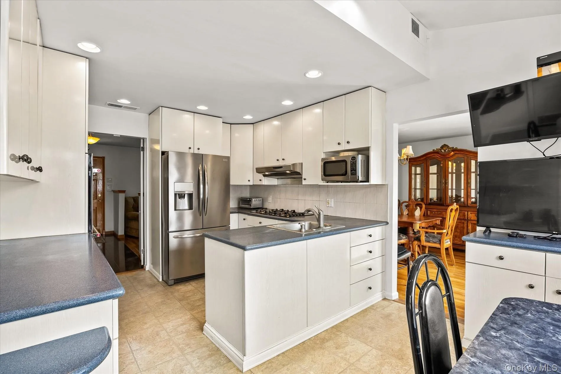 228 Robby Lane, North Hempstead, NY, 4 Bedrooms Bedrooms, 9 Rooms Rooms,3 BathroomsBathrooms,Residential,For Rent,Robby,0,1012692 228 Robby Lane, North Hempstead, NY, 4 Bedrooms Bedrooms, 9 Rooms Rooms,3 BathroomsBathrooms,Residential,For Rent,Robby,0,1012692