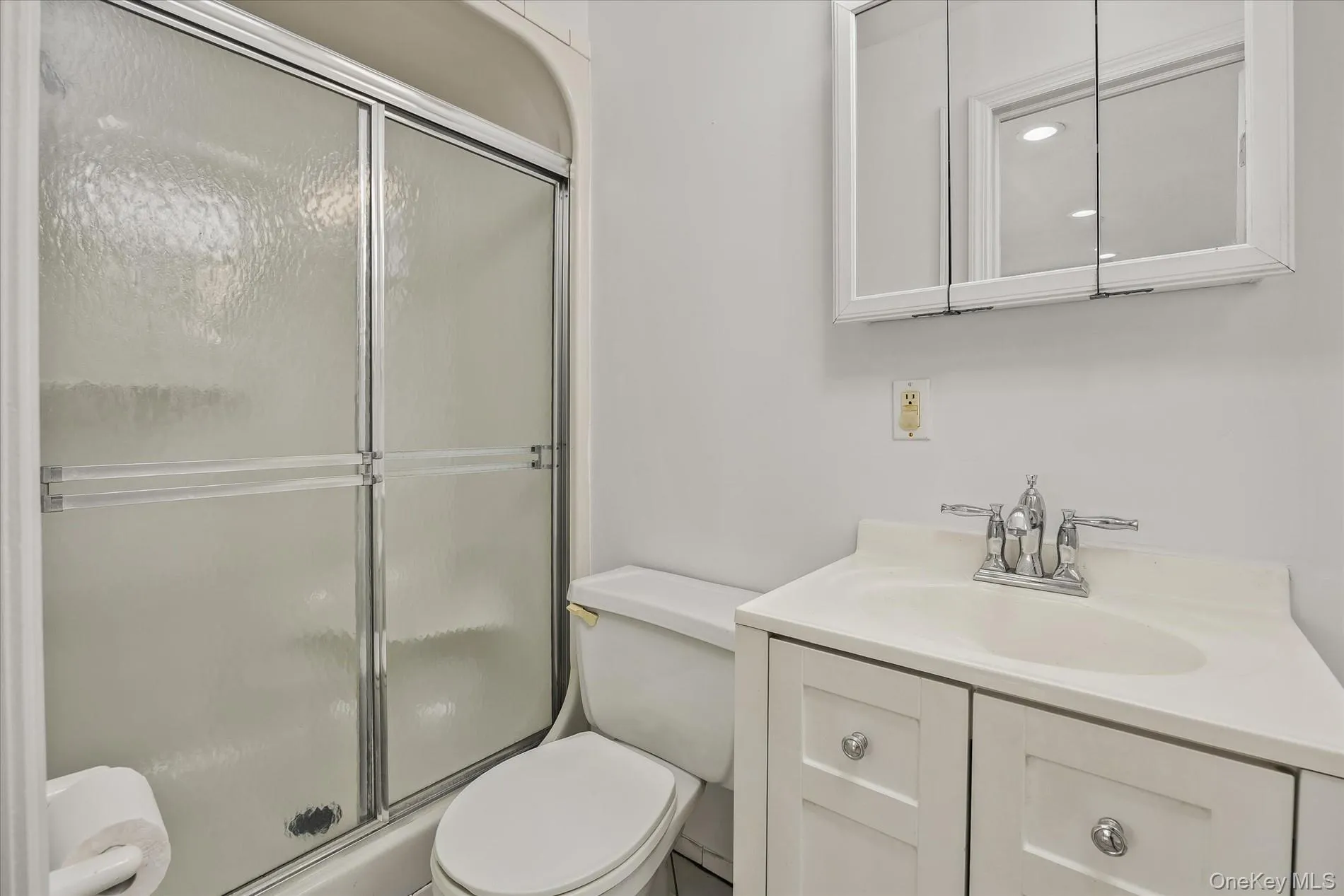 228 Robby Lane, North Hempstead, NY, 4 Bedrooms Bedrooms, 9 Rooms Rooms,3 BathroomsBathrooms,Residential,For Rent,Robby,0,1012692 228 Robby Lane, North Hempstead, NY, 4 Bedrooms Bedrooms, 9 Rooms Rooms,3 BathroomsBathrooms,Residential,For Rent,Robby,0,1012692