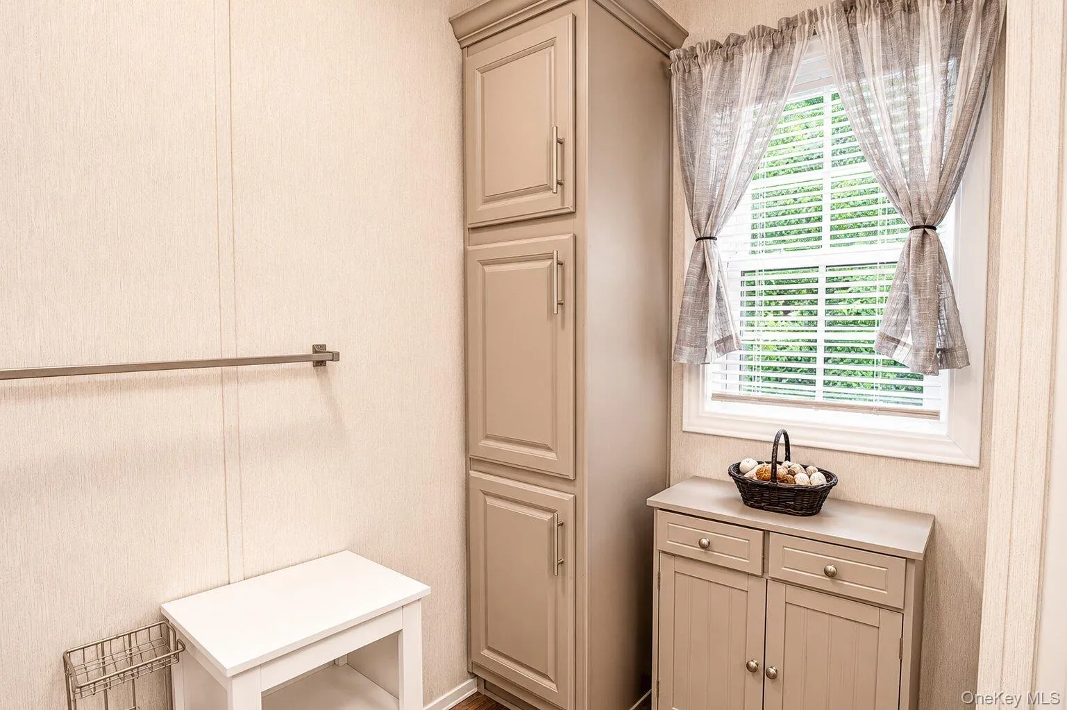 575 Creek Road, Hyde Park, NY, 2 Bedrooms Bedrooms, 6 Rooms Rooms,2 BathroomsBathrooms,Residential,For Rent,Creek,0,1012693 575 Creek Road, Hyde Park, NY, 2 Bedrooms Bedrooms, 6 Rooms Rooms,2 BathroomsBathrooms,Residential,For Rent,Creek,0,1012693