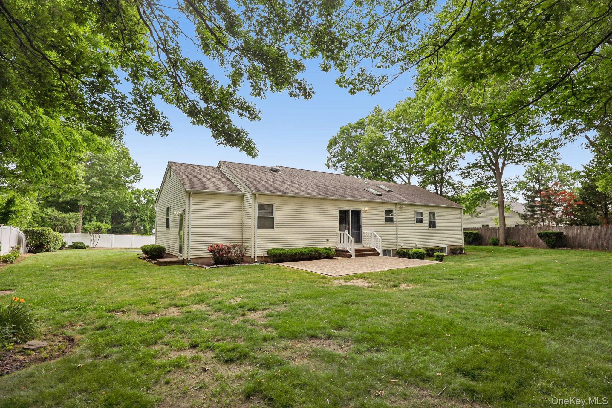 42 Apex Drive, Brookhaven, NY, 3 Bedrooms Bedrooms, 6 Rooms Rooms,2 BathroomsBathrooms,Residential,For Rent,Apex,0,1012698 42 Apex Drive, Brookhaven, NY, 3 Bedrooms Bedrooms, 6 Rooms Rooms,2 BathroomsBathrooms,Residential,For Rent,Apex,0,1012698