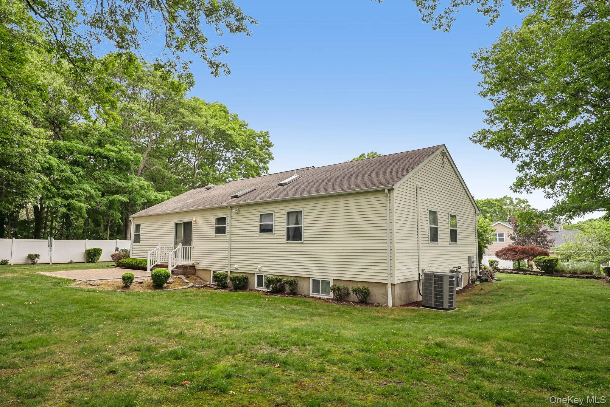 42 Apex Drive, Brookhaven, NY, 3 Bedrooms Bedrooms, 6 Rooms Rooms,2 BathroomsBathrooms,Residential,For Rent,Apex,0,1012698 42 Apex Drive, Brookhaven, NY, 3 Bedrooms Bedrooms, 6 Rooms Rooms,2 BathroomsBathrooms,Residential,For Rent,Apex,0,1012698